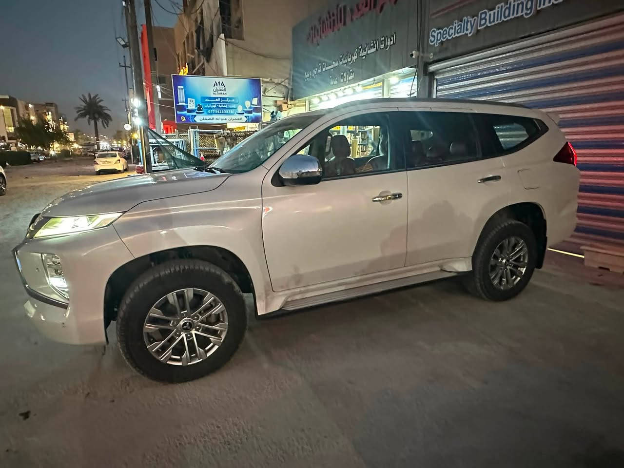 السلام عليكم 
باجيرو سبورت  2020 
خليجي 
فول مواصفات 
ماشيه 25 الف 
رقم اربيل باسم شركه 

محرك V6  3000

بصمه 
فتحه 
فور ويل 
شاشه وكامره 
حساسات حلفيه 
داخل جلد احمر
كشن كهرباء 

بعد بيه هواي مواصفات

مكان السياره بغداد المنصور

السعر 21000$

***********
