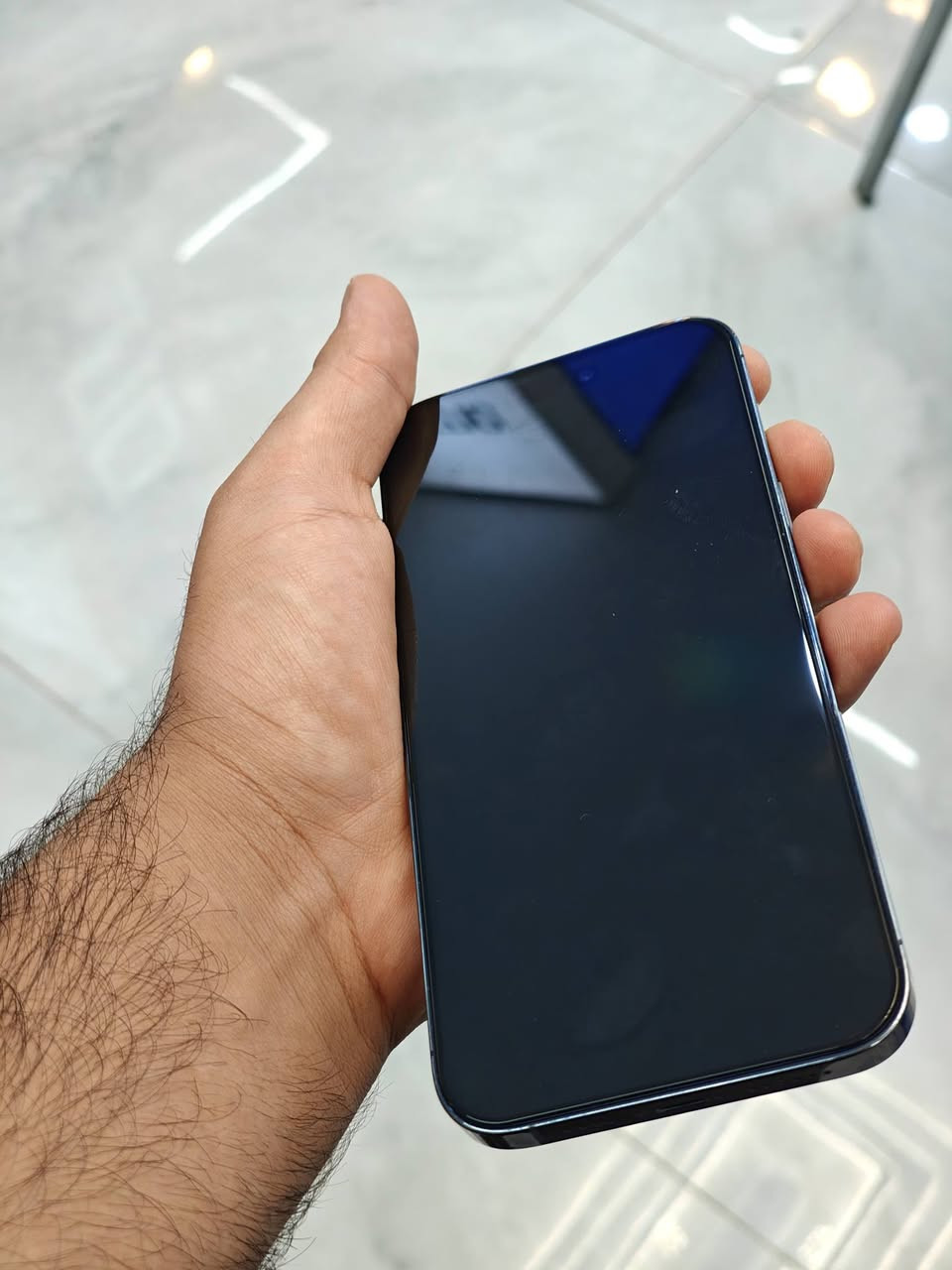 السلام عليكم ايفون 14 برو ماكس للبيع ذاكرة 256gb بطارية 86% شرق اوسط نظيف جدا  مكفول من كلشي عدا الكاميرا مبدلة و هسة هم يرادلها صيانة بيها غواش مثل ما وضح بالصور
 من تخلي الزوم 0.5 كلشي ما بيها 
السعر 700 و بي مجال بسيط
مكاني بعقوبة التحرير 
*********** خاص او واتساب
