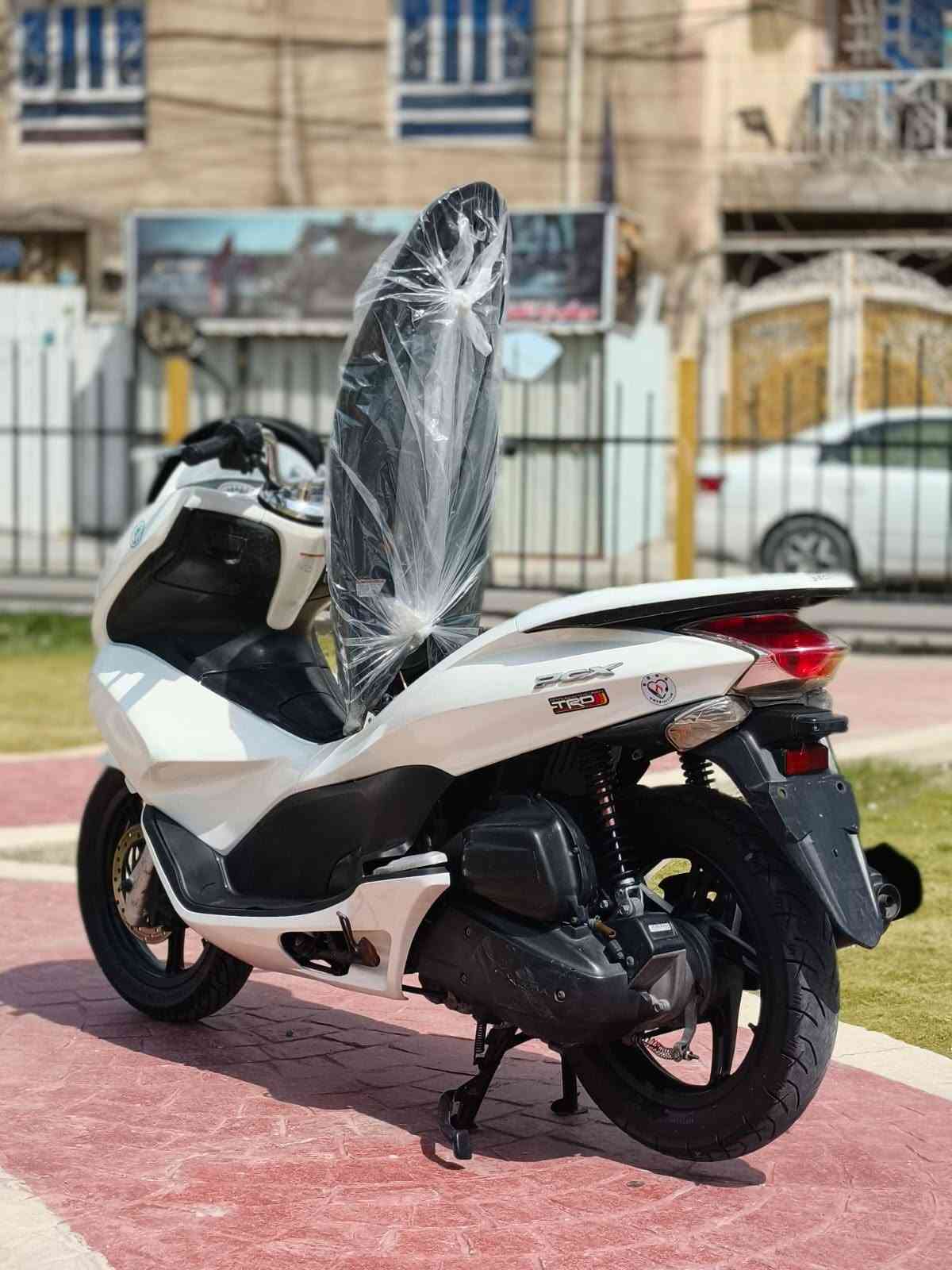 سلام عليكم....
دراجة (PSX)...(جيل الاول)  
🛵للبيع  
دراجة شلعه معدل كهربائيات كلهه شغاله 
دراجة جديده  بلادية
أي نقص مابيهة
جيب فيتر وتعال افحص
العنوان بغداد مدينه الصدر قرب مطعم ليمونة🍋 الاستفسار الاتصال على الرقم 📞 ***********
