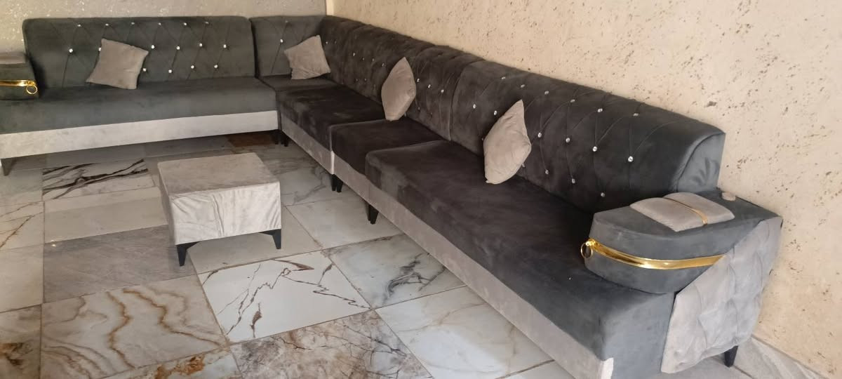 سلام عليكم ديوان البيع العنوان حله السعر ب ٣٠٠وبي مجال الرقم***********
