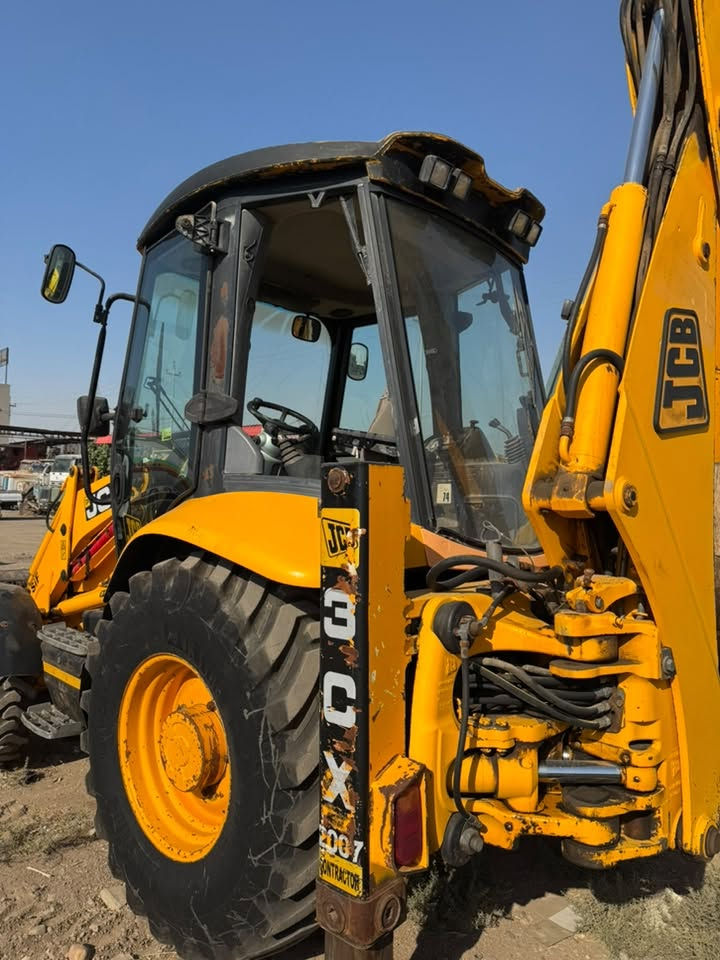 شفاط / شفل JCB موديل 2007 للبيع
 النوع: شفاط / حادوشة JCB (Backhoe Loader)
 الموديل: 2007
 الحالة: جاهز للعمل، المحرك والهيدروليك بحالة ممتازة والإطارات جيدة جداً
 الموقع: الموصل
 السعر: [أدخل السعر المطلوب] (قابل للتفاوض البسيط)
 للإتصال والتواصل: ***********
