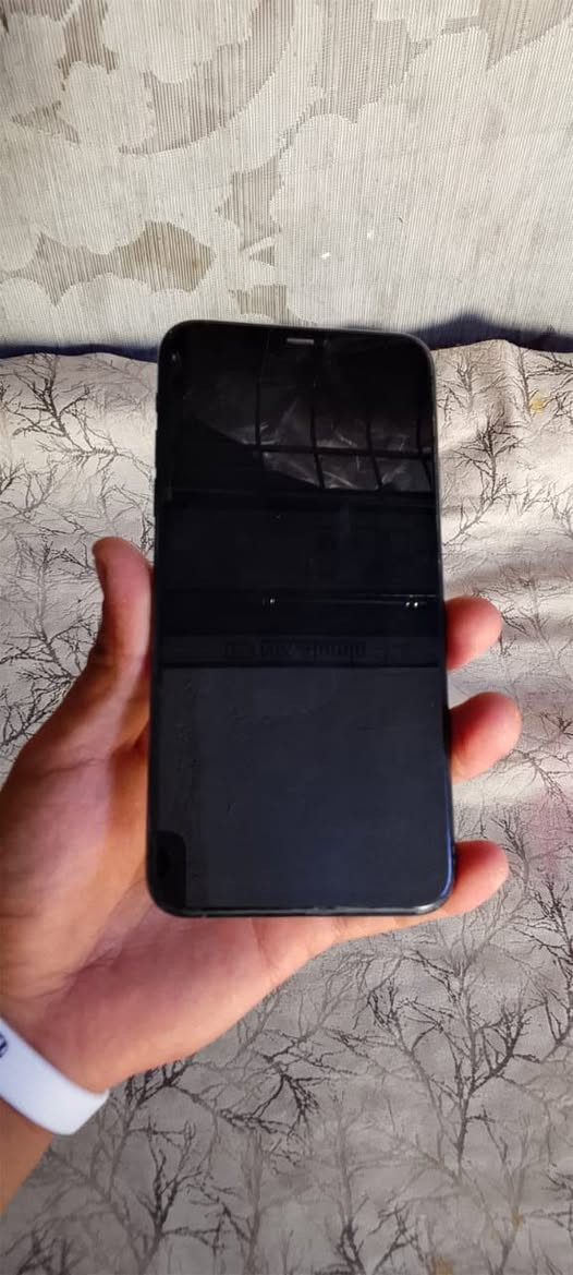 11 برو ماكس ذاكره 256 جهاززلغ  واحد مابي بس بطاريه ول شاشه نوعيات حلوات ول دكمه مال تعلي وتنصي متشتغل تصليحهن ميكلفن 15 ألف اريد اراوس بدراجه مرتبه وحلوه مكاني كوفه ***********
