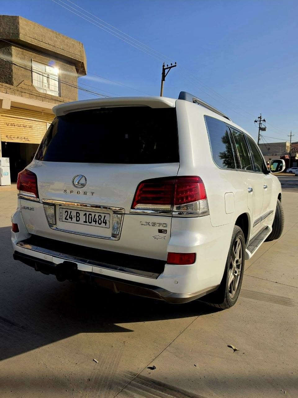 لكزس 2013 LX 570 S سبورتي فول مواصفات خليجية كلين تايتل
رقم دهوك هزة وسنوية جديدة
تحويل شرط 
كير ومحرك شرط
بدون صبغ 
محرك V8 سعة 5.7 لتر
القوة: 383 حصان
ناقل حركة أوتوماتيك 6 سرعات
نظام التحكم بالجر والثبات
نظام المساعدة على نزول المنحدرات
جنوط ألمنيوم 20 إنچ
إطارات 285/50R20 جديدة
فتحة سقف/مون روف
روف رايل
سبويلر خلفي
عتبات جانبية
مصابيح أمامية عالية التجهيز
كشافات ضباب
حساسات أمامية وخلفية
مرايا كهربائية وقابلة للطي
باب خلفي كهربائي
نظام دخول وتشغيل ذكي
مقاعد جلد فاخر
مقاعد أمامية كهربائية مع Memory
تسخين وتبريد المقاعد الأمامية
تكييف أوتوماتيكي متعدد المناطق
تحكم بالتكييف للمقاعد الخلفية
دركسون كهربائي
دركسون جلد وخشب
ثلاجة/صندوق تبريد أمامي
تشغيل بصمة/Push Start
مثبت سرعة
بلوتوث
USB / AUX
بيها هواية مواصفات
مكان السيارة دهوك
#لكزس
