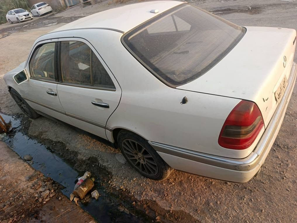 مارسيدس بينس بيبي شبح موديل ١٩٩٤ 
فول مواصفات  
سلايت و توماتيك و تبريد ❄
جوار جام كهربائي  شاشه ايبات  
مه كينه جوار بستن بلادي
تحويل و غرامه ي به شه رت 
سعر ٤٠ وةرقه مجالكي زور كه م
*********** واتساب📞 أربيل, العراق
