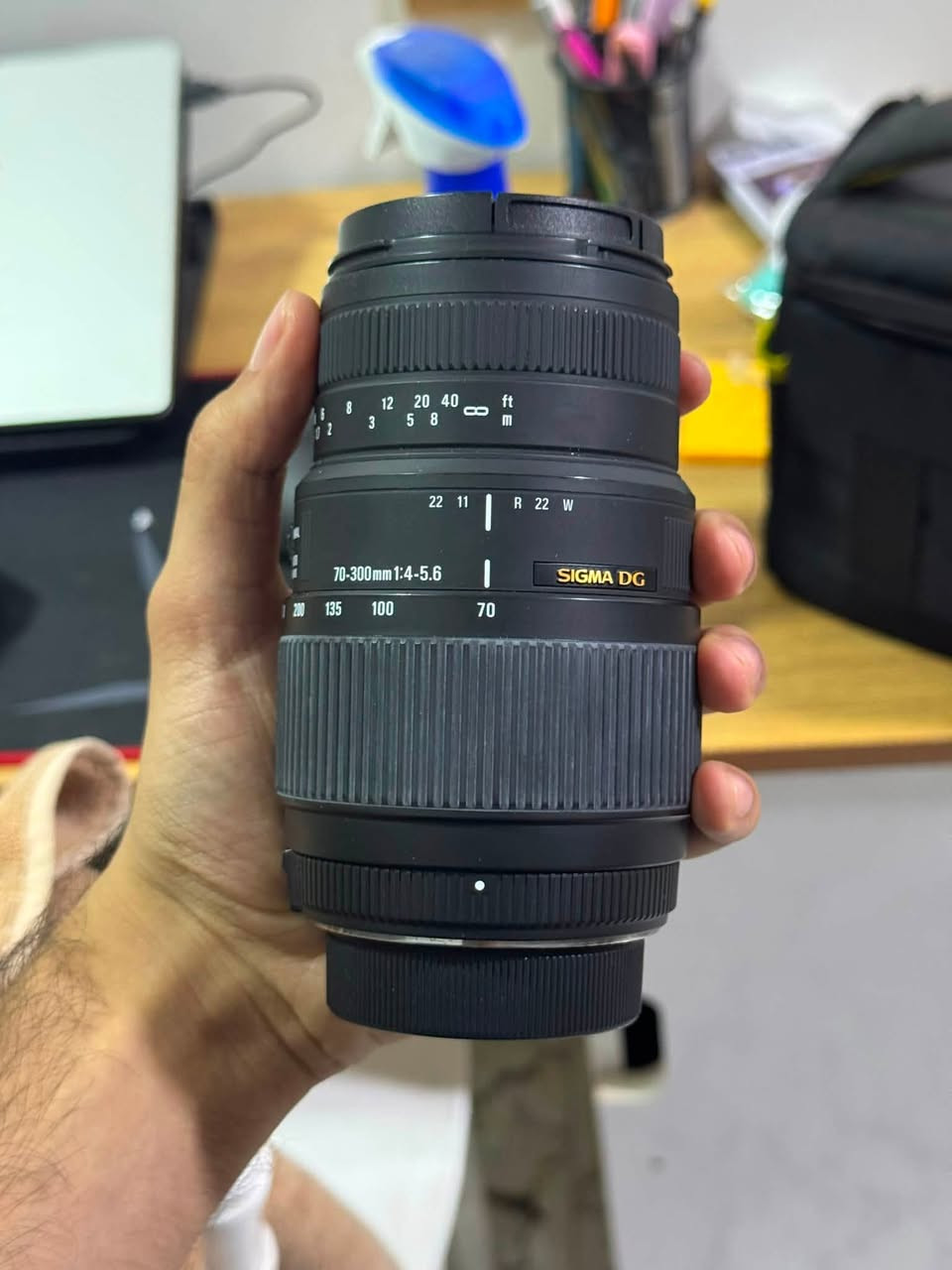 Nikon D3500 VR kit
عدسة 18-55
عدسة Sigma 70-300
جنطة خاصة الكامرة 
رام 32GB
مع جميع الملحقات و الكارتونة
السعر ٤٥٠
***********
واتساب فقط
