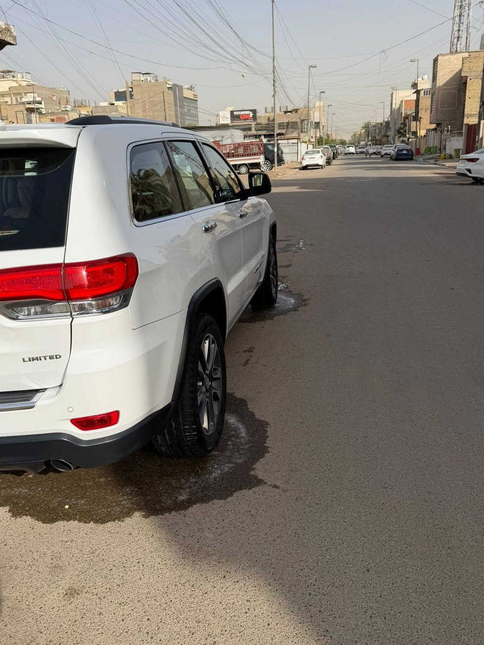 السلام عليكم جيب خليجي موديل ٢٠١٨ ماشيه ١٤٥ ألف بيه صبغ وتبديل واضح بل سونر  سياره كلش حلوه وشغل درجه اولى مصروف عليه مكينه بلاديه موجوده في بغداد شارع فلسطين ***********
