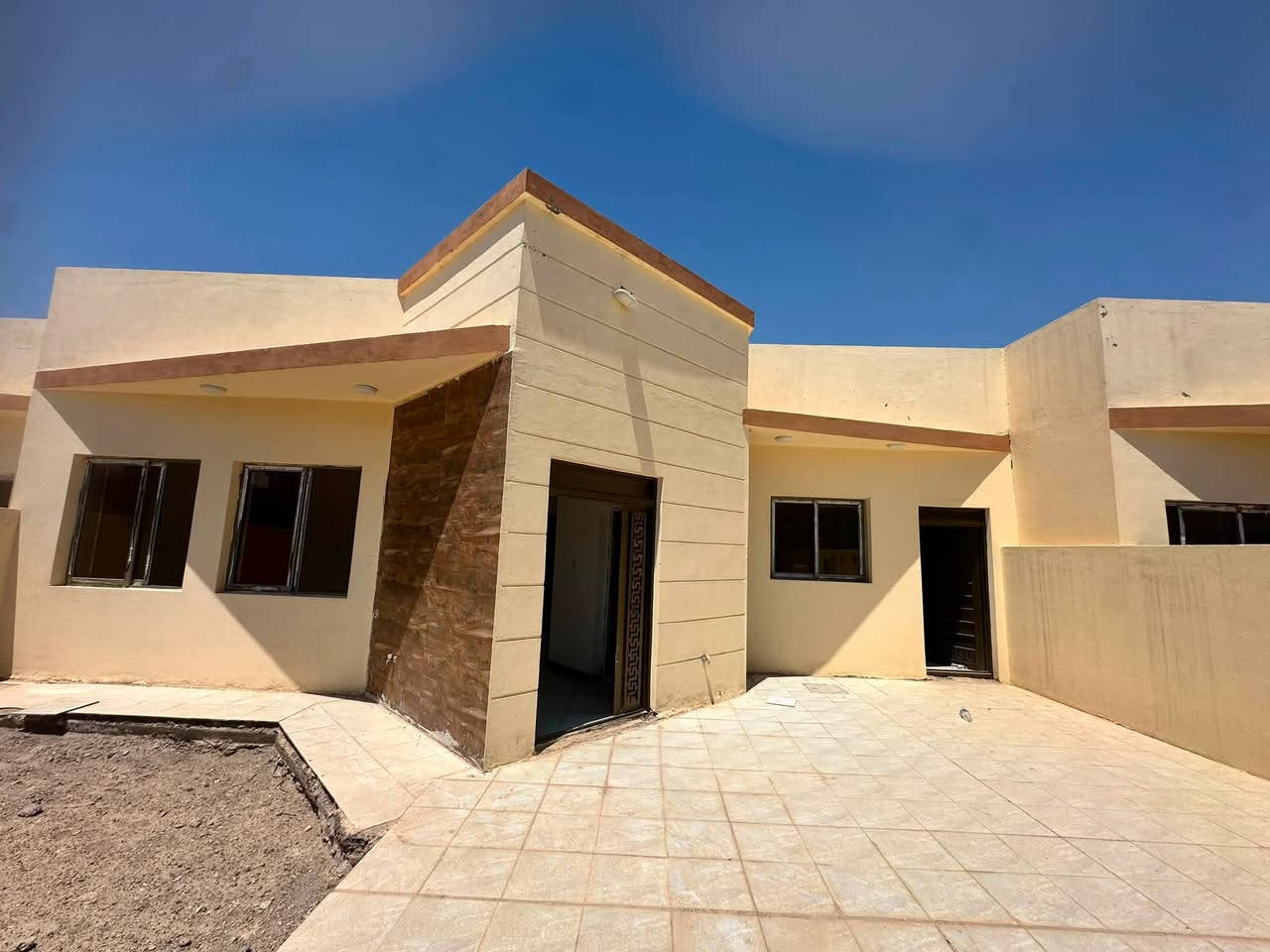 فرصة ذهبية وبسعر مثالي مجمع بعد عن بغداد ٣٠ دقيقة وعن سنتر الفلوجة ٧ دقائق والطريق المؤدي للمجمع تبلط حاليا 👑

📍 الموقع: مجمع زهور الفلوجة 2 السكني
📐 مساحة الأرض: 250 متر مربع واجهة ١٢.٥ متر وطول ٢٠ متر 
🏠 مساحة البناء: 166 متر مربع

✅ الدار مكتمل بالكامل وجاهز للسكن الفوري مرحلة أولى 
✅ الدار مكون من غرفتين نوم وصالة وثلاث حمامات ويقع على شارع ١٢ متر 
✅ تصميم مريح ومناسب للعائلة
✅ جميع الأعمال منجزة وجاهزة للسكن مباشرة
✅ المجمع يشمل تبليط وكهرباء وماء ومسكون حاليا لأكثر من ٥٠ عائلة 

💰 السعر: 115,000,000 دينار عراقي (مائة وخمسة عشر مليون دينار)
💵 الدفع نقداً (كاش) وبنفس سعر الشراء.

📞 للتواصل مع صاحب الدار مباشرة:
***********

للجادين فقط، والمعاينة متاحة بالاتفاق المسبق.

