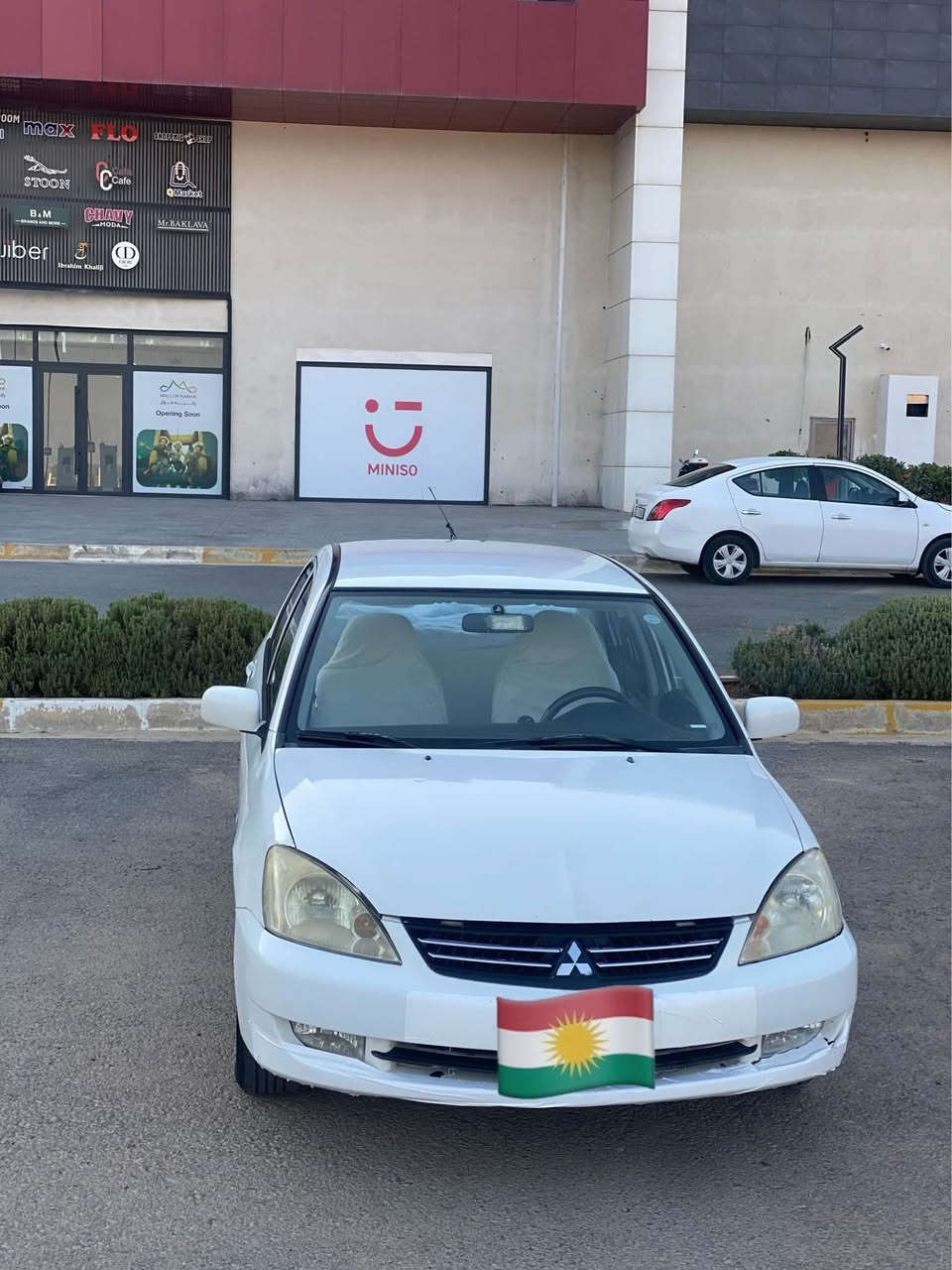 ‎﷽‎‬

لانسەر مۆدیل٢٠١١
مەکینە گەورە
گێڕ تۆماتیک دەبل گێڕ 
گێڕ و مەکینە و کارەبایی بەشەرت
تەبرید سارد و گەرم
ناو فۆرمیکا 
کۆنترۆل
٤ جام کارەبا 
ئاوێنە کارەبا
رەقەم جنوب سەنەوی ئەسڵی لەگەڵە
پاکانەی هەولێری بۆ کراوە 
بێ کێشەو بێ مەسرەف
دەعم و لێدراوی نییە 
بۆنیت و٢ پەڵە بۆیاخ بێ ناوگرتن
شوێن ڕانییە 
***********
*********** رانية, السليمانية
