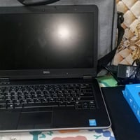 لاب توب مستعمل يومين مشحون اقل من 7 مرات