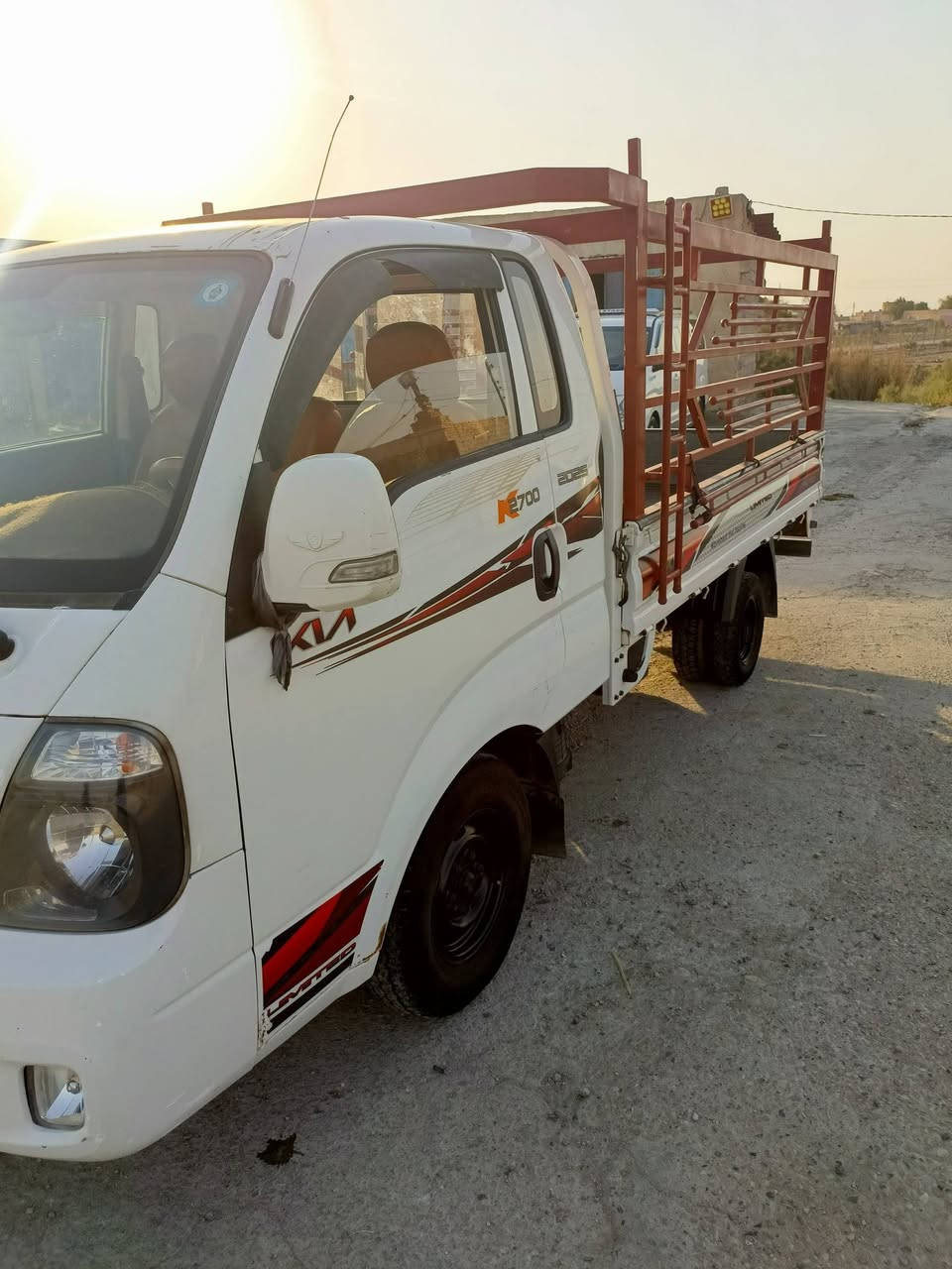 السلام عليكم كيا حمل موديل 2019 كفالة عامة كير محرك تخم تايرات تبريد شغال رقم  قادسية  سنوية مجدده 2030 سيارة باسمي تحويل مباشر  السعر123 وبيها مجال حك الجية  مكان الناصرية قضاء النصر ***********//***********
