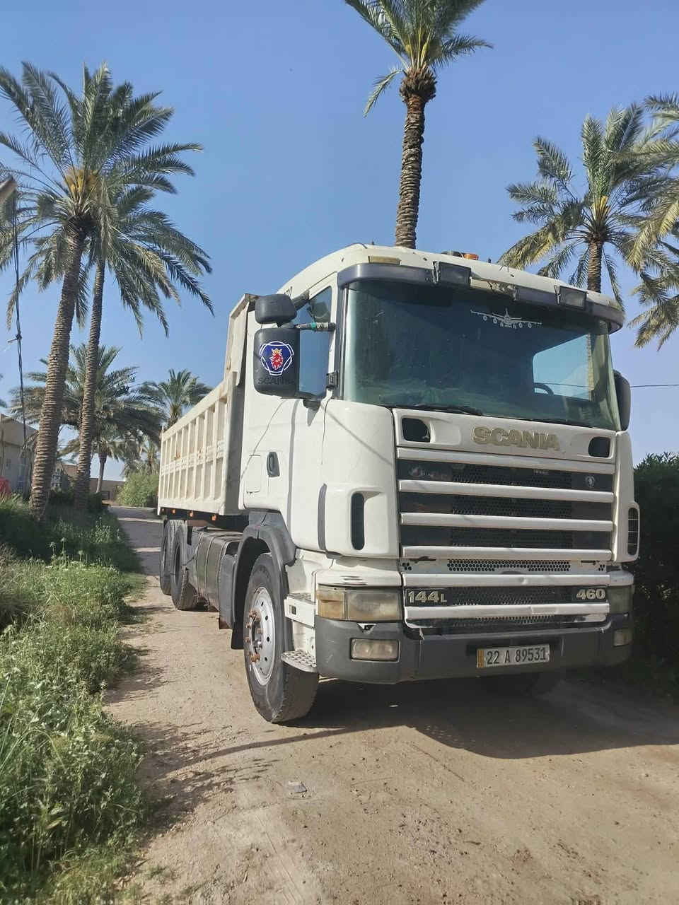 السلام عليكم سكانيا الفنيه موديل 2000 رقم انكليزي تحويل مباشر مجموعة مان مكينه سته انجكتر جديده سياره جاهزه للعمل  تخم تاير لاستفسار ا لاتصال ***********
