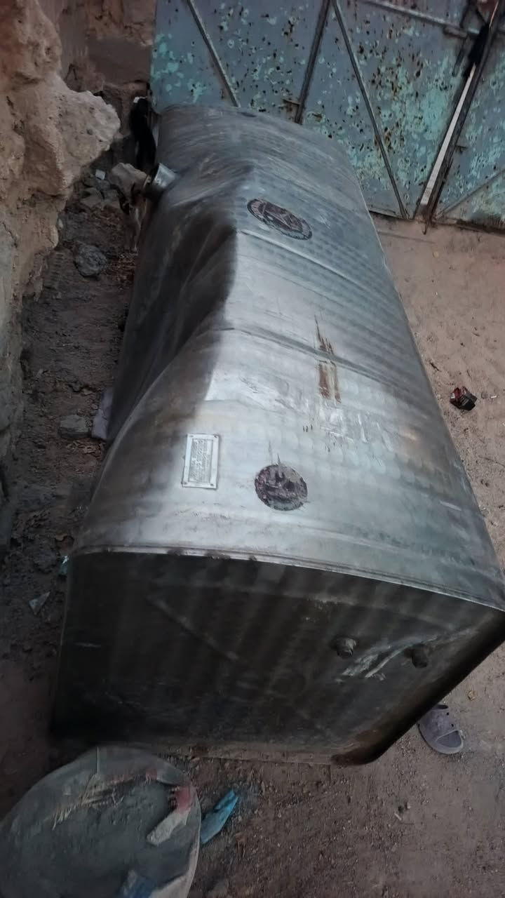 لبيع تانكي كاز ستيل مابيه كلشي لا لحيم ولا عيب بس هي طعجه ياخذ١٠٠٠لتر مكاني نجف ***********
