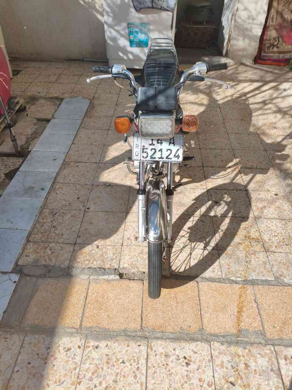 السلام عليكم اخوان دراجه نامه موديل 22 رقم انكليزي الدراجه بلاديه جاهزه مكاني البصره امن الداخلي سعره واحد 550 وبيه مجال ليريده اي راسلني خاص او يتصل ***********
