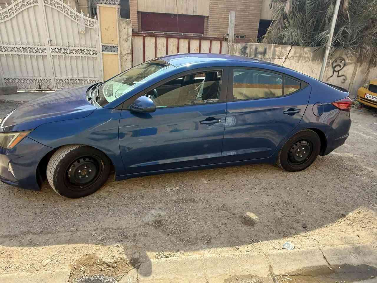 السلام عليكم
النترا مديل 2019 امريكي 
حادثها جاملغ وبنيد. مصلحات نفسهن. بدون تبديل بدون دواخل
شاصي لغد مكفول. 
مكينه 2000 دوش مكفوله 
كيرها At بلادي مكفول. 
تبريد. ثلج ⛄️ 
صدر امامي خلفي جديد
تخم تاير. جديد
تخم ويل جديد 
مواصفات العاديه معروفه. 
شاشه بلاديه 
كامره. بلاديه
تحكمات ستيرن 
وضعيات قياده 
السياره مناقصها اي شي كلشي جاهز 
 السياره بسمي. 
سنويه مجدده 31 
هزه جديده 
رقم جديد.  
جاهزه ع اخير شي. 
السعر 115 وبيها مجال 
مكان السياره بغداد 
*********** 
ملاحضه 
صور حادثها مرفق بلمنشور
