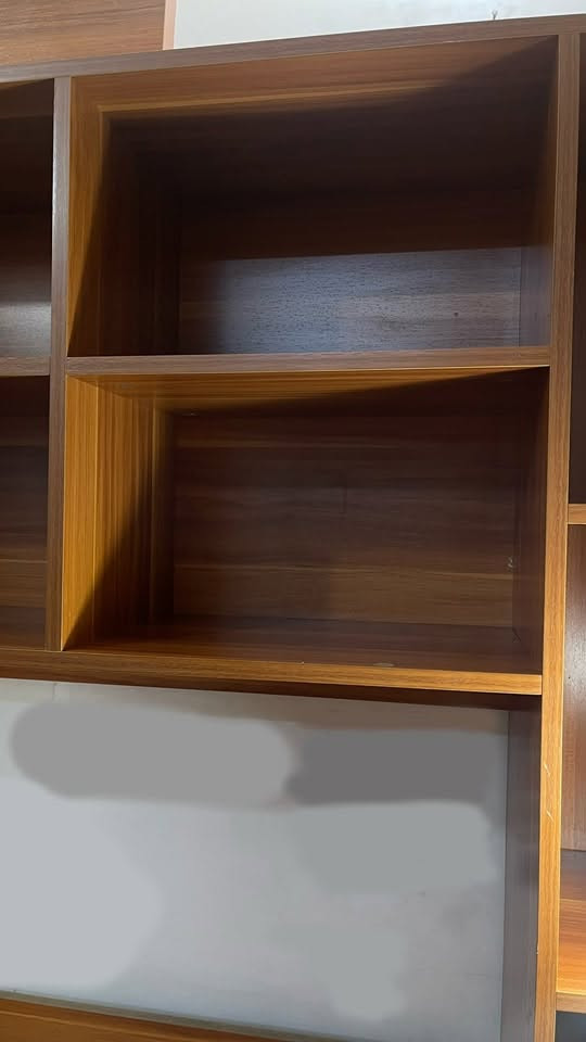 مكتب نظيف جداً جداً
السعر  200 الف 

***********

