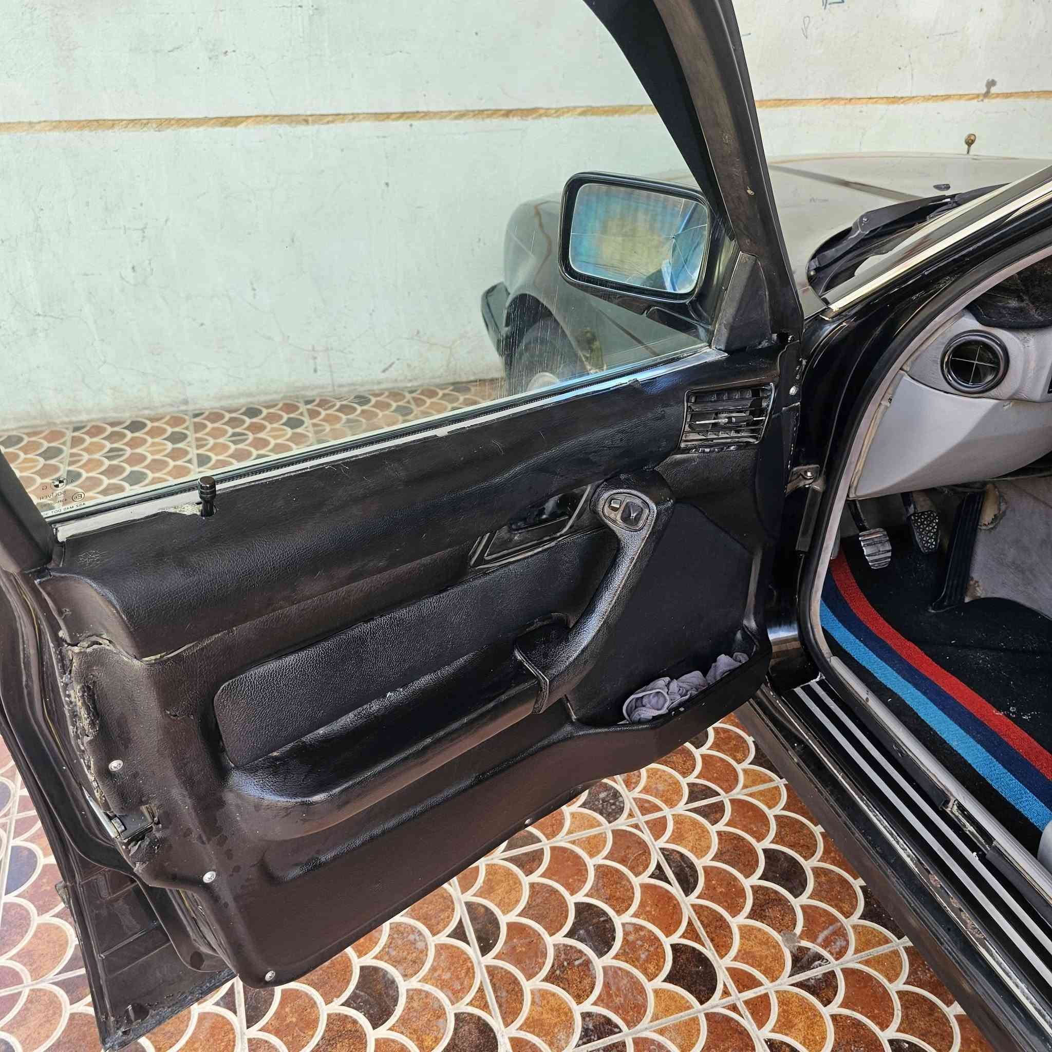 السلام عليكم BMW  للبيع
موديل ١٩٩١ حجم ٥٢٠  كير عادي بدون حادث تخم إطارات جديد البطارية جديدة ادامه الصدر سياره حلوة 
السعر ٥٢ وبيها مجال العنوان صلاح الدين الدجيل 
رقم الموبايل ***********
