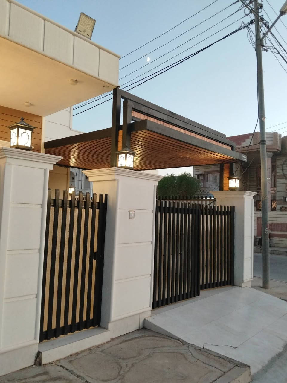 من رخصت الادمن
اليوم كملت سقيفه في منطقة داره كوناره 
ت/8/19
سقيفه يتكون من حديد خشب جينكو ساقيه تصريف مياء 
حسب طلب زبون سعر متر 80 الف ***********
شميران حداد 🔨
