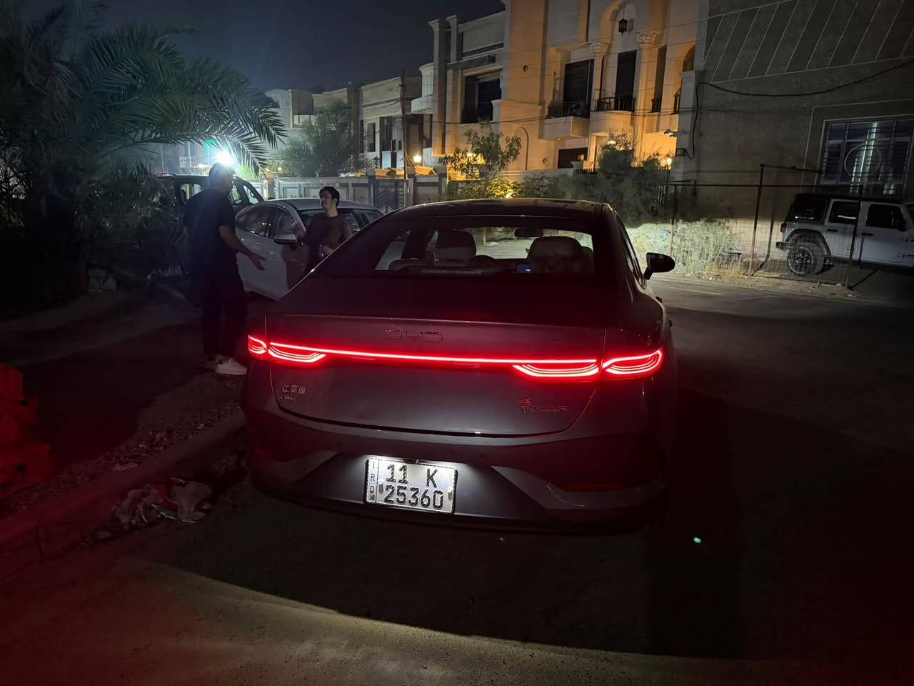السلام عليكم عندي بي واي دي كن بلص موديل 2025 ماشية 40 الف السياره بيها بس ذني الطخات موضحهم بالصور ومصلحات على البارد غير هذا مابيه شي عارضها للبيع بسعر 18 قفل مكاني بغداد الشعب سوك شلال ***********
