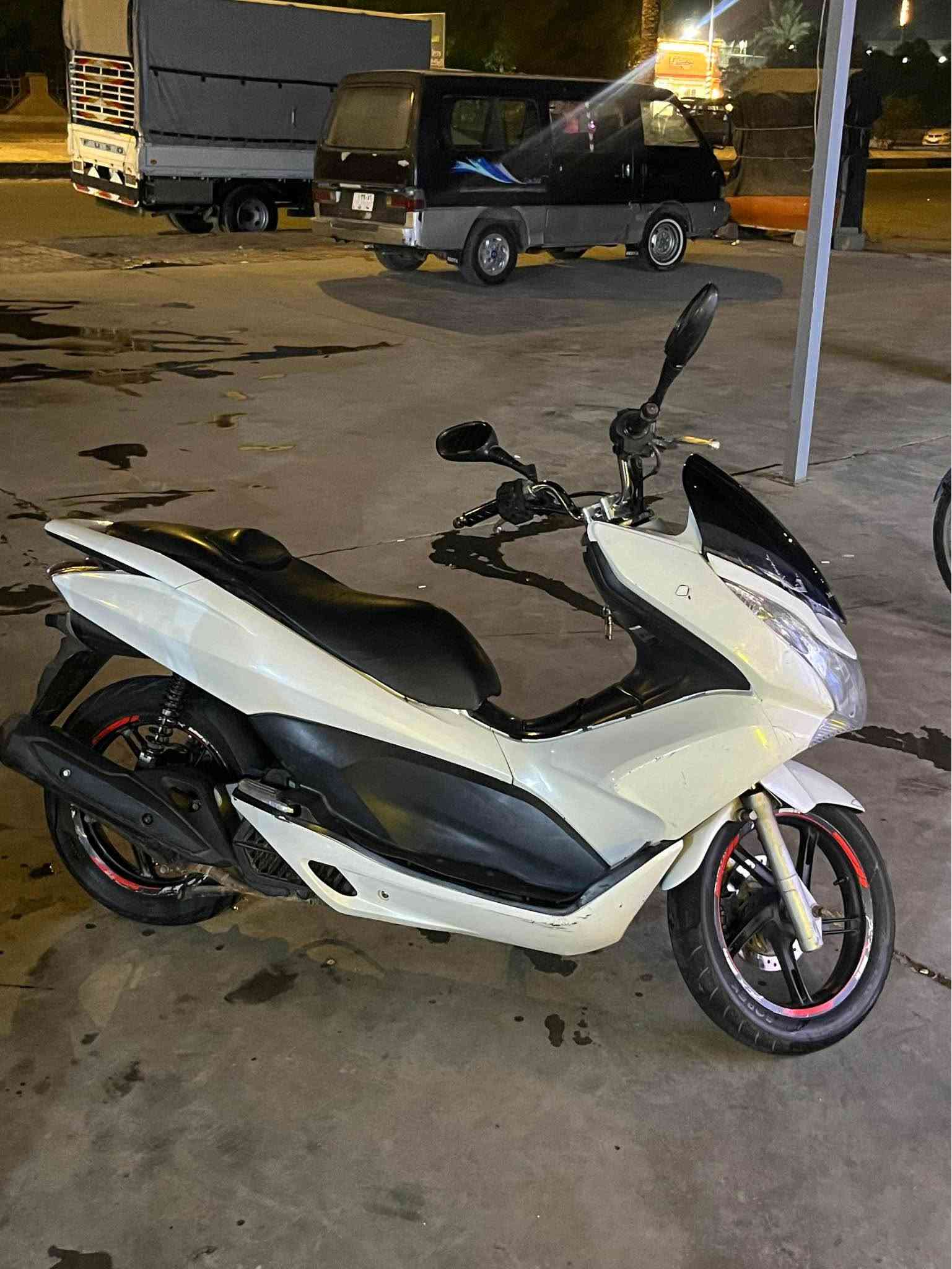 هوندا PCX • جيل اول • نظيف