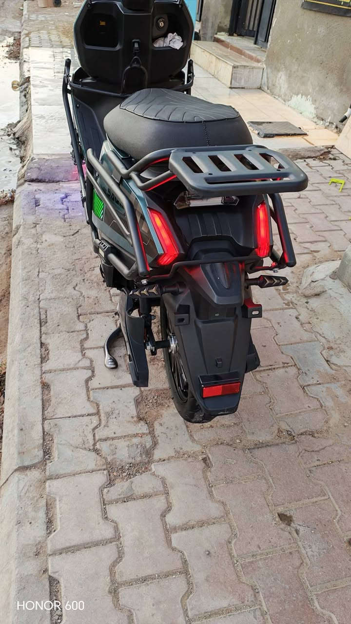 دراجه شحن الصقر بطاريه ليثيوم ٧٢ فولت ٣٥ امبير ملف شحن ٢٥٠٠ نحاس سرعه ٩٠ تاير ١٢ دسكات امامي وخلفي دبلات امامي خلفي درع حديد نشرات ضوئيه جانبيه دراجه تمشيك ٧٠ كيلو بالشحنه وجديده مكاني الكوت *********** سعرها ٩٥٠٠٠٠ وبيها مجال
