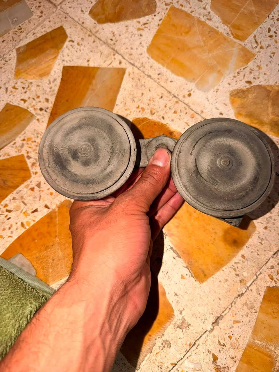 هورنات فيشه سوده.      ***********
للبيع بعدهن بشمع مامقسمات جدد ١٣٠ وبيهن مجال قليل

— في ‏كربلاء حي الغدير‏.
