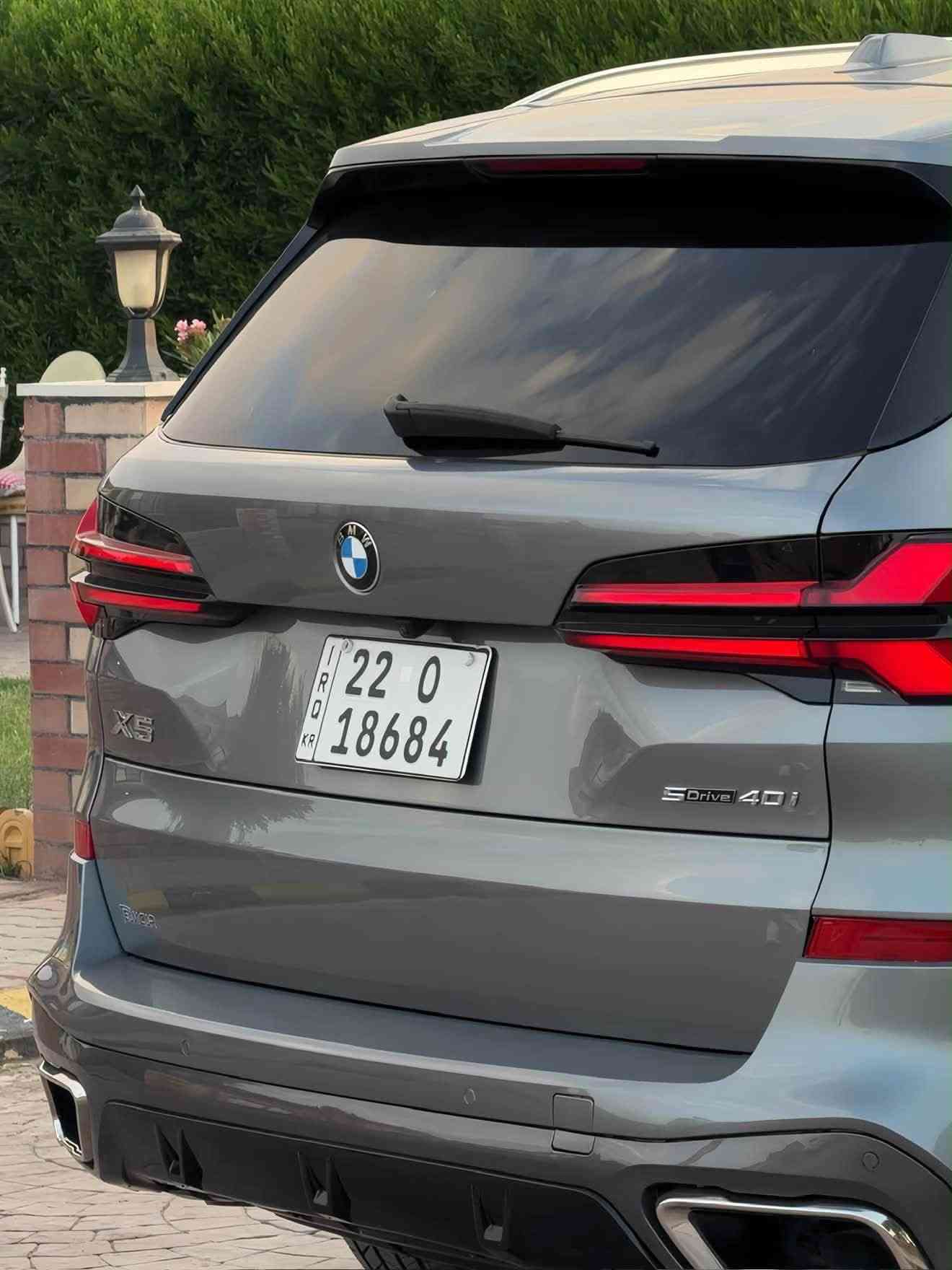 BMW X5 SDrive40i (Luxury line)
السنة: 2024

الممشى: 73,000 ميل

السعر: 46,500 $

السيارة محدثة MKit

وارد امريكي كلين تايتل

الموقع: الموصل

المحرك ونظام الدفع:

TwinPower Turbo لتر 3.0 سلندر خطي سعة 6 محرك *

(Plug-in Hybrid ليس) 48V Mild Hybrid نظام *

* القوة: 375 حصان

* عزم الدوران: 540 نيوتن متر

* ناقل حركة أوتوماتيك ZF ب 8 سرعات

(RWD دفع خلفي) S-Drive نظام دفع *

الأداء:

* تسارع 100 - 0 كم/س: حوالي 5.3 ثوانٍ

* السرعة القصوى 250 كم/س (محددة إلكترونيًا)

المواصفات:

M Sport باكج *

Sensafin مقاعد جلد *

* مقاعد أمامية كهربائية مع ذاكرة

* تدفئة وتبريد للمقاعد الأمامية والمقاعد الخلفية تدفئة

BMW Curved Display شاشة *

BMW iDrive 8.5 نظام *

* Apple CarPlay + Android Auto لاسلكيًا

* كاميرات 360 درجة

* حساسات أمامية وخلفية

* مثبت سرعة متكيف

* رادار + مانع تصادم

* نظام المحافظة على المسار

* مراقبة النقطة العمياء

* فتحة سقف بانورامية

* شاحن لاسلكي للهاتف

(Ambient Lighting) إضاءة داخلية محيطية *

* نظام صوتي HiFi (أو Harman Kardon حسب التجهيز)

* باب خلفي كهربائي

Adaptive LED مصابيح *

* ويل كب M Sport مقاس 22 أنج

* نظام الثبات الإلكتروني + ABS

* نظام إنذار + قفل مركزي

السيارة جاهزة من كافة النواحي مايحتاجلها ولادينار مصرف

اعتذر عن المراوس فقط بيع والسعر بيه مجال جدا جدا بسيط

مكان السيارة:الموصل

***********
