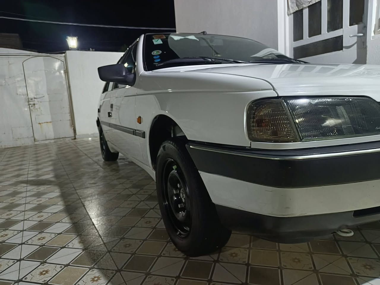 السلام عليكم..
بيجو 405 GLX موديل 2012 كفاله من الصبغ والتبديل والفتح كهربائيات وضع شركه رقم دولي بأسمي ماشيه 120 حقيقي گير محرك حداده تبريد كفاله باتري جديد مكان السياره ديوانيه ..

*********** للاستفسار

