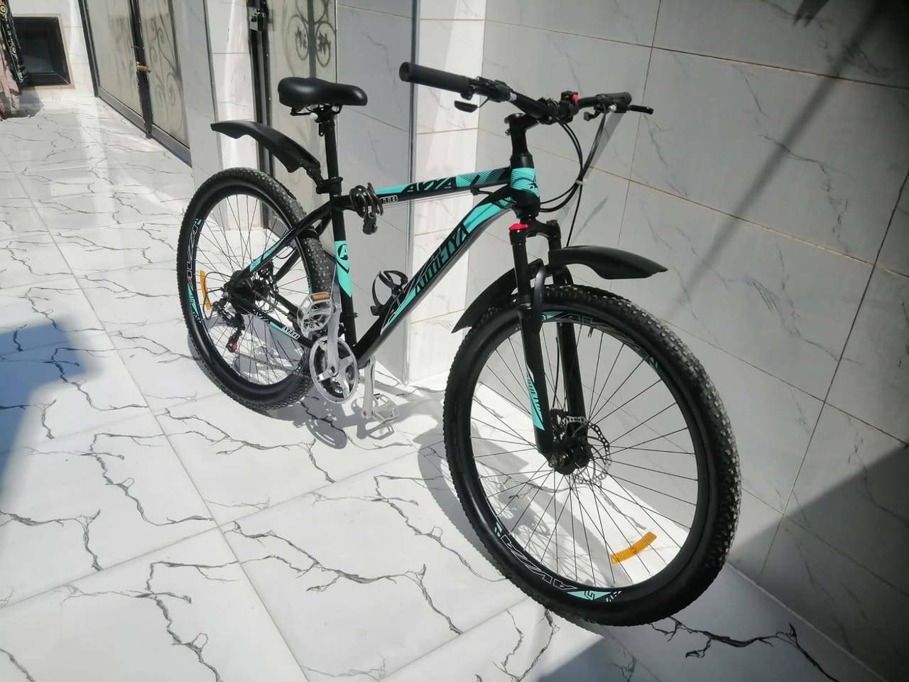 🚲🔥 دراجة هوائية جبلية MTB للبيع 🔥🚲

🏔️ المواصفات والتفاصيل:
🔹 حجم الدراجة 29 
🔹 دبل أمامي تحكم فتح 🔓 وقفل 🔒
🔹 بريكات ديسك أمامي وخلفي 🛑
🔹 عقرب وشفتر 3×6 — سرعة ⚙️
🔹 إطارات جبلية عريضة مناسبة للطرق المختلفة 🏔️
🔹 كشن مريح للقيادة 🚴‍♂️
🔹 حامل قنينة ماء 💧
🔹 تصميم رياضي ولون مميز 😍

✨ الحالة:
✅ نظافة 90%
✅بيها شط واحد موجود بأخر صوره
✅ ما بيها أي مشكلة أو عطل
✅ جاهزة للاستخدام 💯

🎁 ومعها هدية مجانية:
💡 لايت 1200 لومن
🔦 لايت + 🚨 رماش + 📢 هورن + 🔋 بور بنك لشحن الهاتف
كل هذا بقطعة وحده🌹
وقفل 🔒 و مطاره🥤 

💰🔥 السعر: 210 ألف دينار فقط 🔥💰

📱 للاستفسار والتفاصيل:
تواصل مباشرةً مع صاحب الدراجة على الواتساب:
***********

⚠️ ملاحظة مهمة:
أنا فقط مكلف بالنشر، رجاءً لا أحد يدخل خاص 🙏
للاستفسار والتفاوض والتفاصيل تواصلوا مباشرةً مع صاحب الدراجة على الرقم هذا ***********
