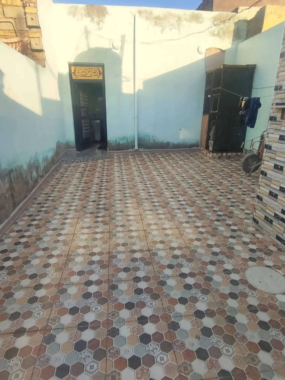 بيت للبيع • ١٠٠م • نهايه شارع ستين