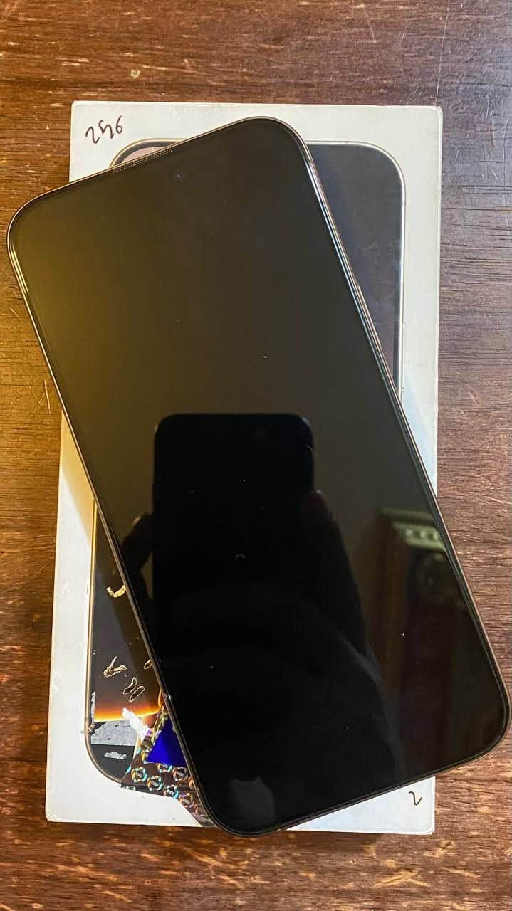 iPhone 16 Pro Max
بطاريه 100 
شرق اوسط 
ملحقاته كامله 
لون ذهبي 
مكاني بغداد 
السعر : 1500
***********

نص مكتوب في الصور:
- 3:38 84 حالة البطارية حالة البطارية تعمل بطارية iPhone هذه على النحو المتوقع. حول البطارية والضمان... الحد الأقصى للقدرة 100% هذا قياس لقدرة البطارية مقارنة بقدرتها عندما كانت جديدة. قد تتسبب القدرة المنخفضة بتقليل ساعات الاستخدام بين عملية الشحن والأخرى. عدد الدورات 175 هذا هو عدد مرات استهلاك iPhone لقدرة البطارية. معرفة المزيد... تاريخ التصنيع نوفمبر 2024 أول استخدام فبراير 2025