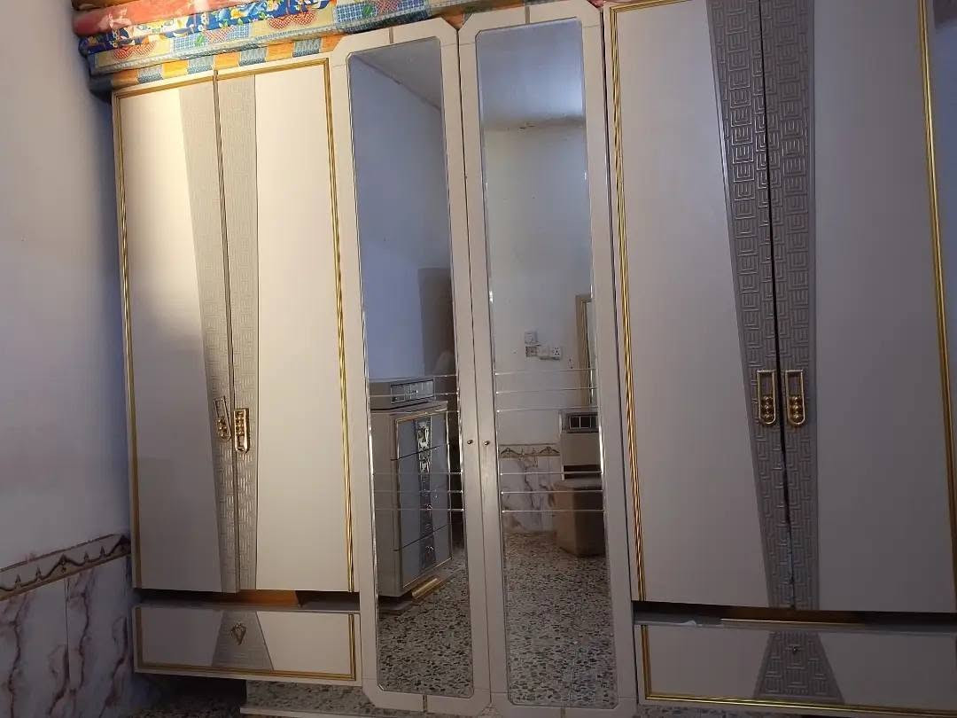 السلام عليكم غرفه تركيه 12 قطعه نظيفه للبيع سعر 650 وبيها مجال قليل عنوان بغداد الحسينيه الراشديه ***********
