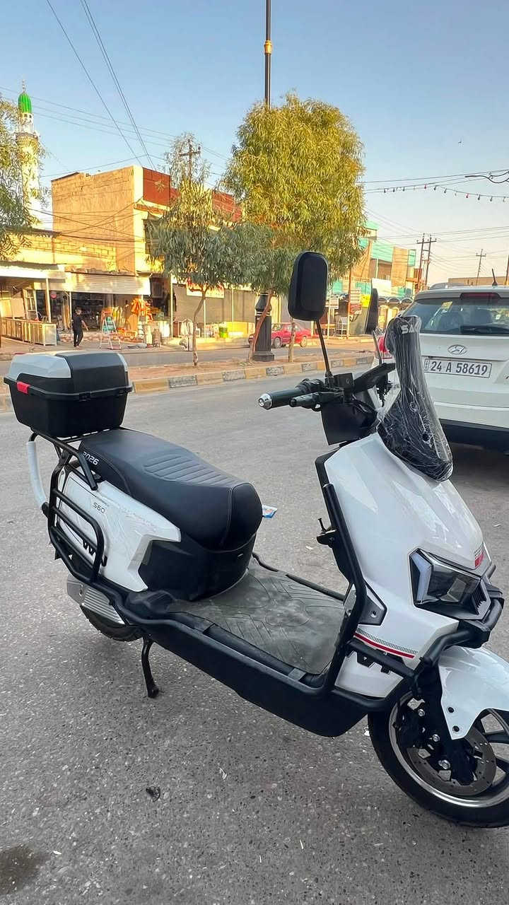 ماطور صاعقة معروفه مواصفاتو
لون ابيض
نظام abs
نظام رجوع الى خلف R
6 بطاريات گرافين مسطرة شرط فحص 
فول سرعة 
ملف 2500 
الماطور مستخدم اربع ايام فقط
نظافة 100 
اي خلل يرجع الماطور 
السعر مليون و 125 وبي مجال بسيط 
للتواصل ***********
