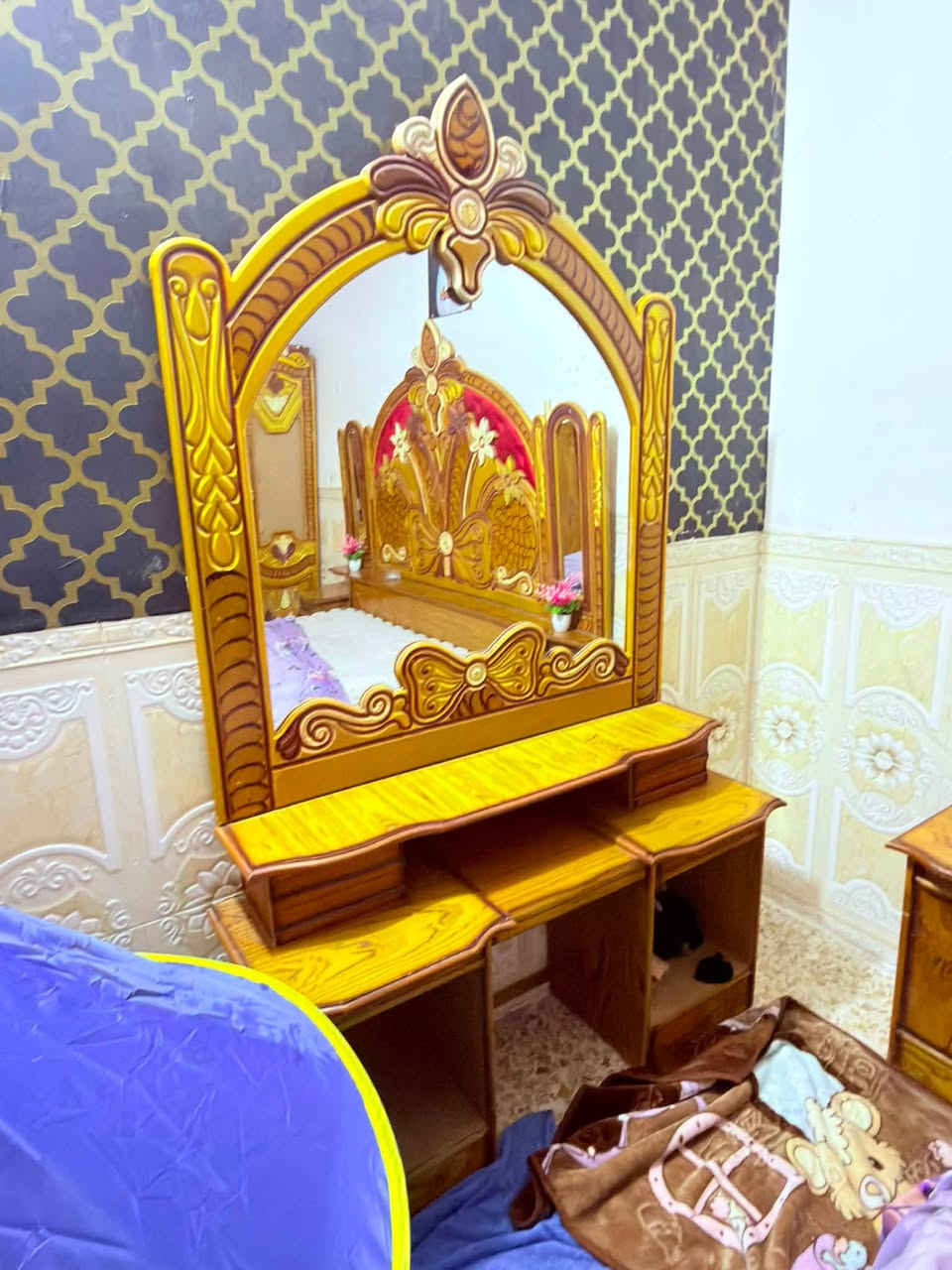 غرفة للبيع نظيفة
مرايات الكنتور موجودات 

عنوانها بغداد سبع قصور 

السعر 400 وبيها مجال لشراي 

***********
