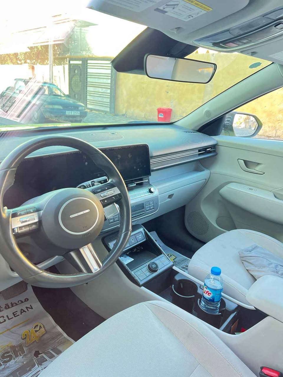 الشحنه الكاملة تمشي 450  الى 550 كيلو 
مواصفاتها نص فول 
هيترات بالكشن داخل اوف وايت 
رادات امامي وخلفي وسياقة ذاتية وتحديد مسار
شاشه كبيره ومتصلة
حجم البطارية 64 كيلو واط
السيارة جديدة وحادثها فقط قبغ جنطة بدون ايرباك بدون دواخل بدون اي مسج 
رقم بغداد تحويل مباشر
مكانها بغداد . وسعرها 165
*********** بغداد, العراق
