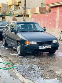 أوبل استرا • ١٩٩٤ • رقم بغداد