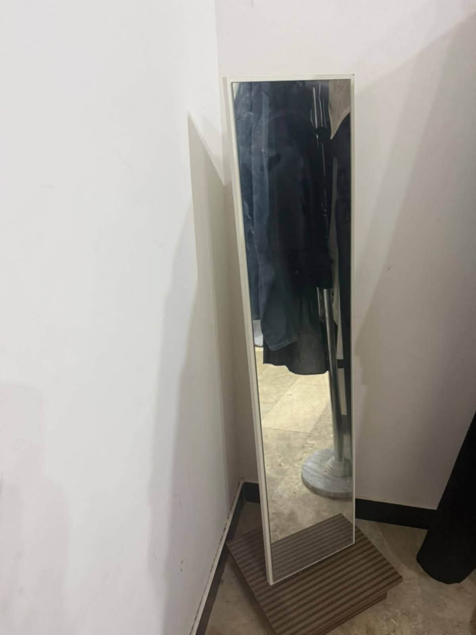 مراحب غرفه تركيه اصليه وتكمه معروضه للبيع نظيفه جدا مكانها بغداد الشعب ب٦٥٠ الف وبيها مجال بسيط حك الجيه اني مشتريها بمليون و١٠٠ الف للتواصل 
***********
