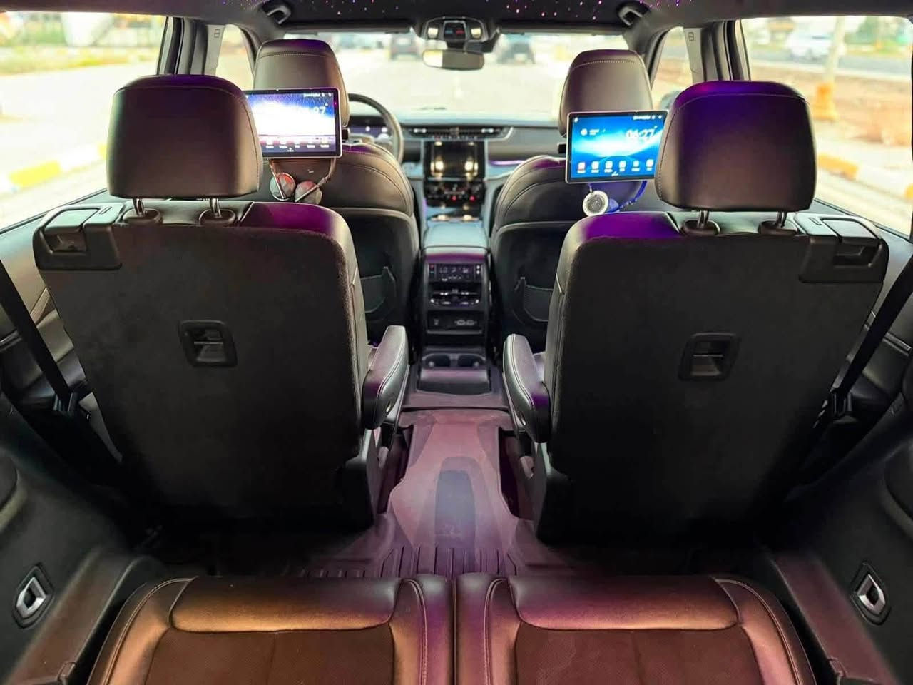 جيب گراند شيروكي 2023 
بلاك توب / وارد امريكي 
V6 - 3600 
عدد المقاعد 7 
 قطع تبريد 3
رادار امامي وجانبي
تحديد مسار 
نقطة عمياء 
هيترات بالكراسي وبالستيرن
شاحن واير ليست
داخل جلد ومخمل 
مغلفة بالكامل 
سقف روز رايز زرع 
دوسات
صندوق كهرباء 
شاشات خلفيه 
تشغيل عن بعد 
4 جامات تحكم عن بعد
لد خلفي وامامي
لايتات زنون
ماشية ٥٥
السيارة جديدة جداً 
رقم اربيل بأسمي 
العنوان : بغداد
بنيد مبدل وبارد مكانين فقط
راسلني ***********ادزلك سونار
سعر٢٩٥

