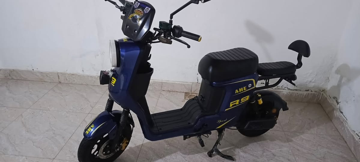 R9للبيع فقط دراجه حيل جديده 5بطاريات ليثيوم تشغيل عن بعد اشايرً زنون كامله من كلشي مستخدمه شهر ونصً تقريبا  مكانيً ديالى بعقوبه *********** متواجد واتساب
