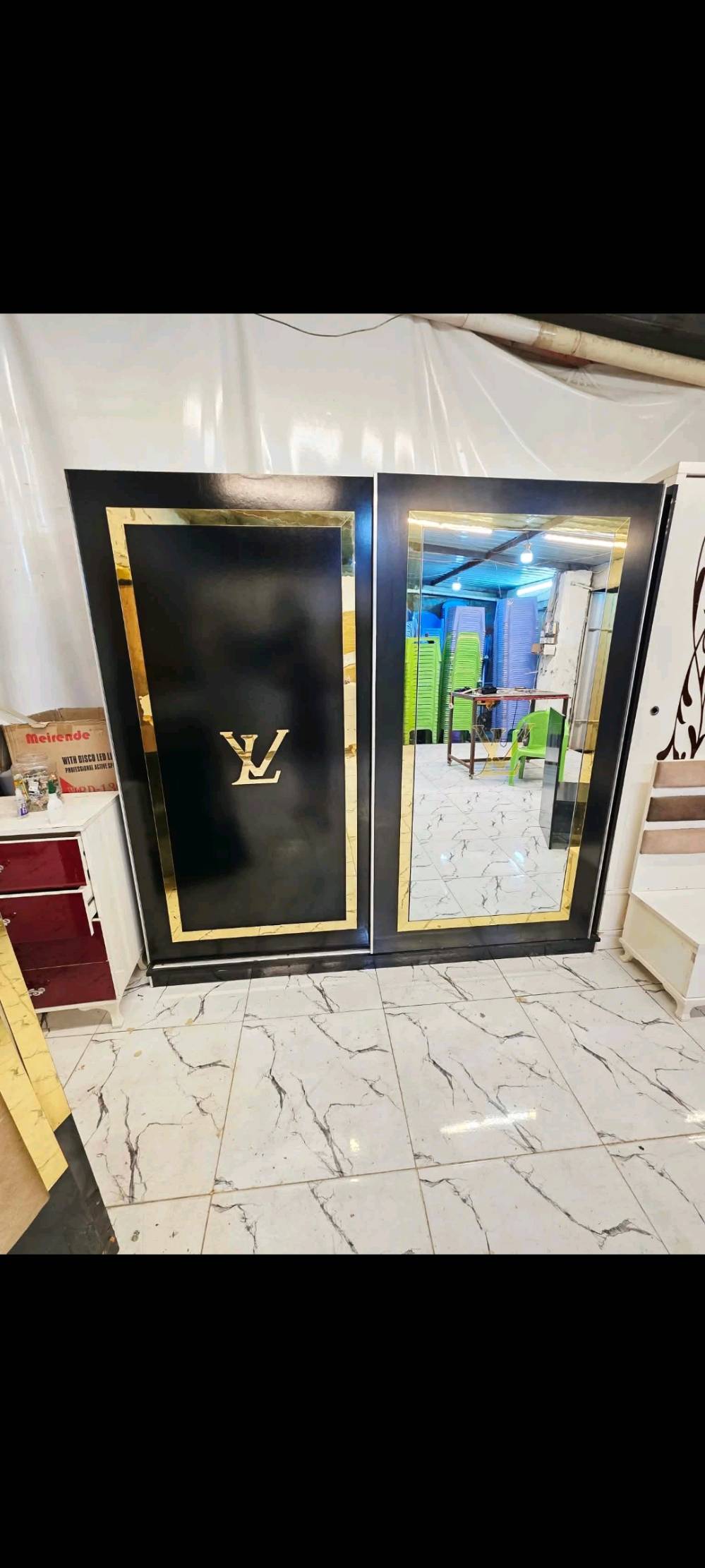 غرفه شبابيه سريرين منفصل💥
مستخدمه💥فوول نضافه85/💯😍
5 قطع 🎀 
موديل حديث💕لون مميز☄️
نضام سلايت ✨
سعر ; 375💥♥
شد ونقل داخل بغداد مجاني ♥
يوجد توصيل محافضات🚚
تصعيد حسب الاتفاق👩🏻‍🚀