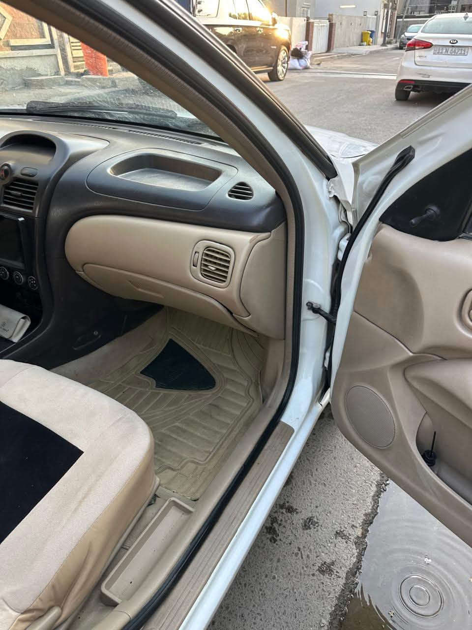 نيسان صني موديل ٢٠٠٩
مكينه كير تبريد حداديه مكفولات 
سونار منشور بيها بس باب سائق صبغ 
مكاني بغداد حي القاهره 
تخم تاير صار يومين شديت 
لايت زنون 
السعر ٨٨ 

‭***********‬
