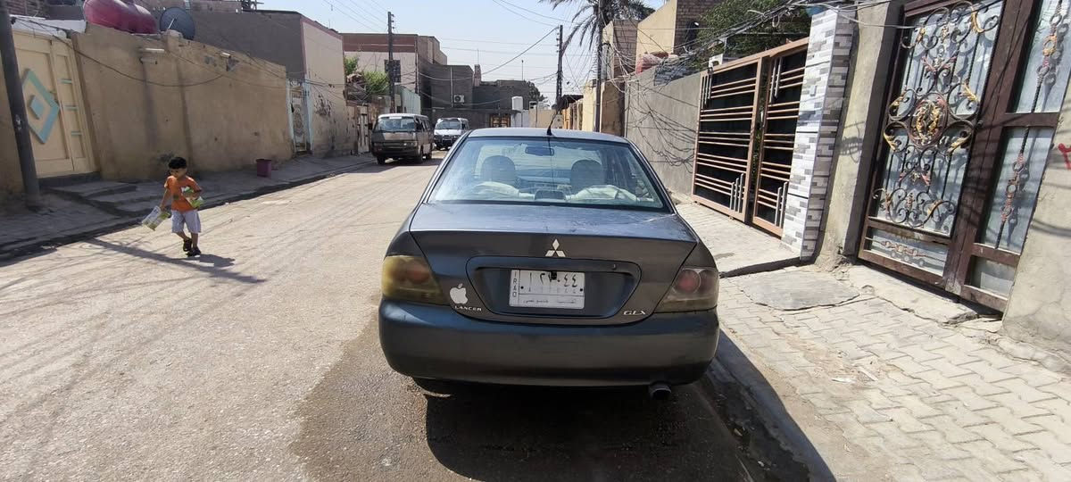 السلام عليكم سياره لانسر بومه للبيع سعر ٧٠ورقه وبي مجال تخم تايرات بصمه وكامره خلفيه مع شاشه محرك ١٥٠٠ تبريد شغال للاستفسار رقم واتساب ***********
