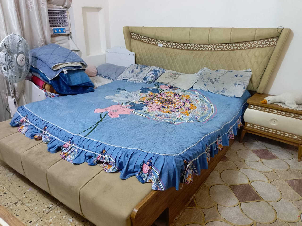 (غرفة نوم للبيع في كربلاء)✨✨
الخشب نوعيه ثقيلة (HDF) 
متكونه من ( كنتور , وجربايه , ميز مرايه , جرارات , وميز جربايه2, وزاويه ) كامله.
(جرارات هايدورليك)
مستخدمه سنه وحده والغرفه نظيفه 
السعر مميز وما موجود بالسوك (600الف وبيها مجال )

للتواصل ***********
