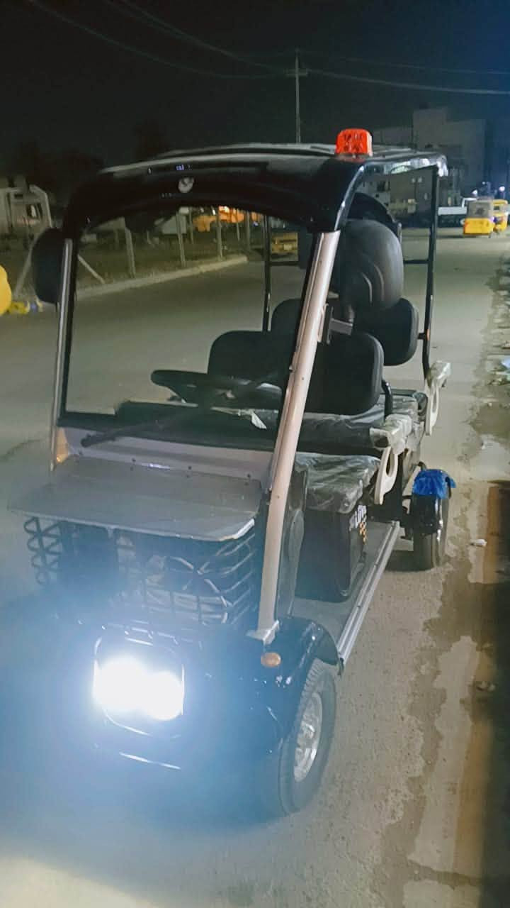 عني موصفاتهه سياره رباعيه بيهه بصمتين تشغيل عن بعد ست بطاريات 36 امبير كامره او شاشه مسجل بلوتوث اسبير  
سرعتهه 60
رايدهه 2250 نهايتهه مليونين ‭***********‬
