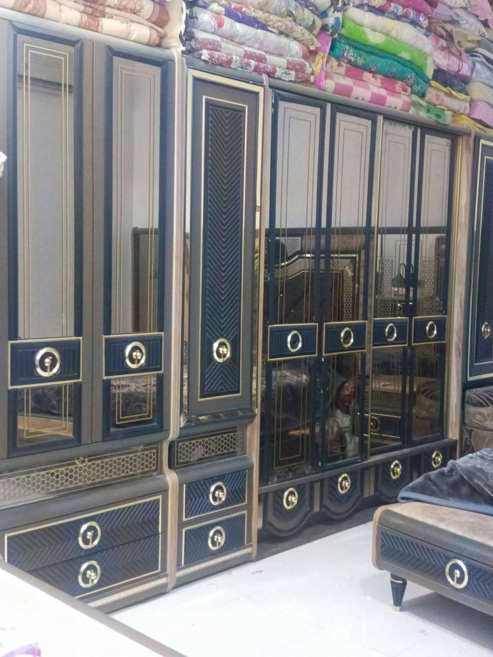غرفه البيع السعر على هاذه الرقم***********
