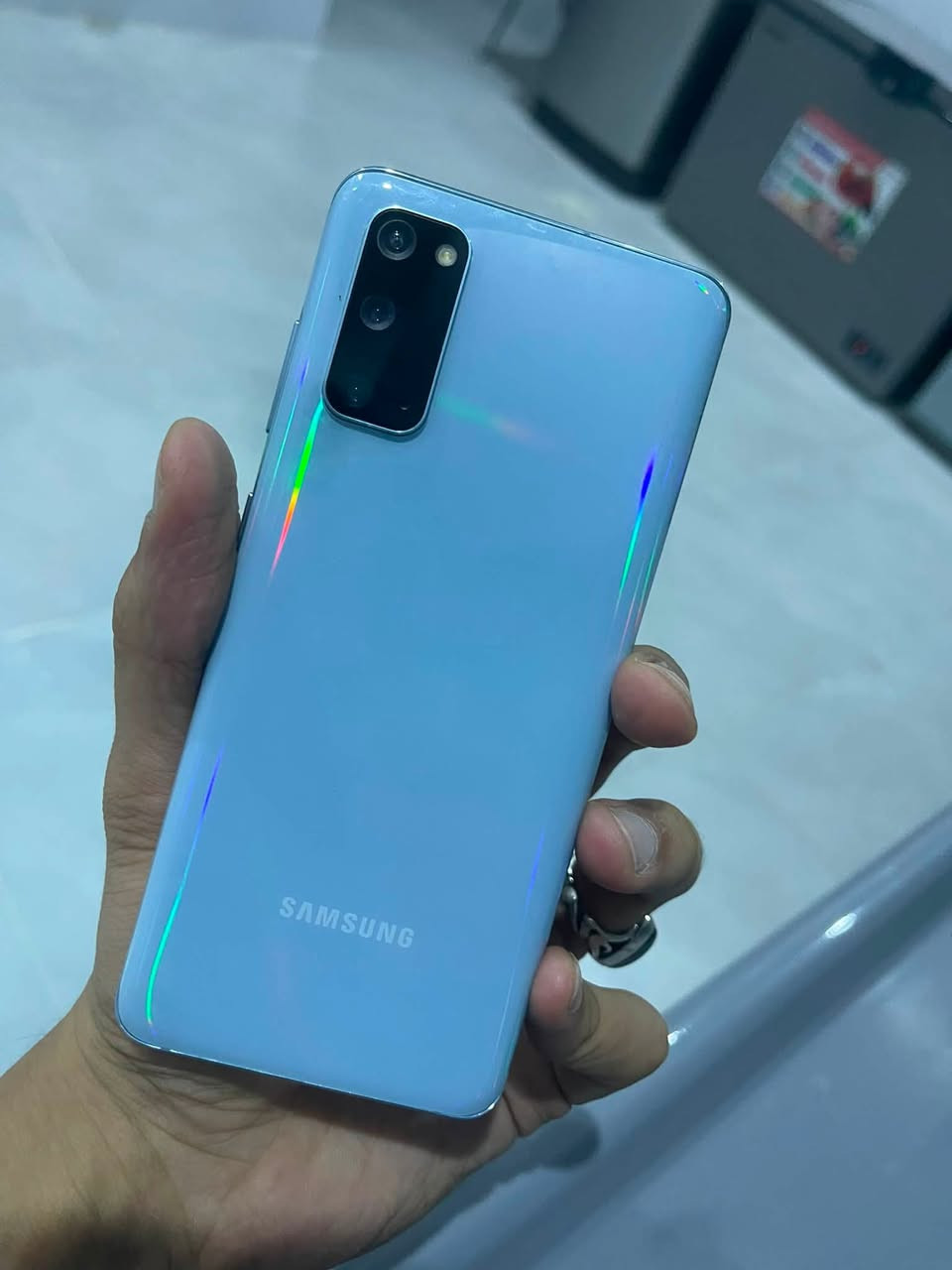 سامسونك S20 5G الصغير مو بلاص
ذاكره 128 رام 12 بدون اي عيب كله شغال دبل سيم 2 سيمكارت 

سعر 225 شراي يتصل ***********
