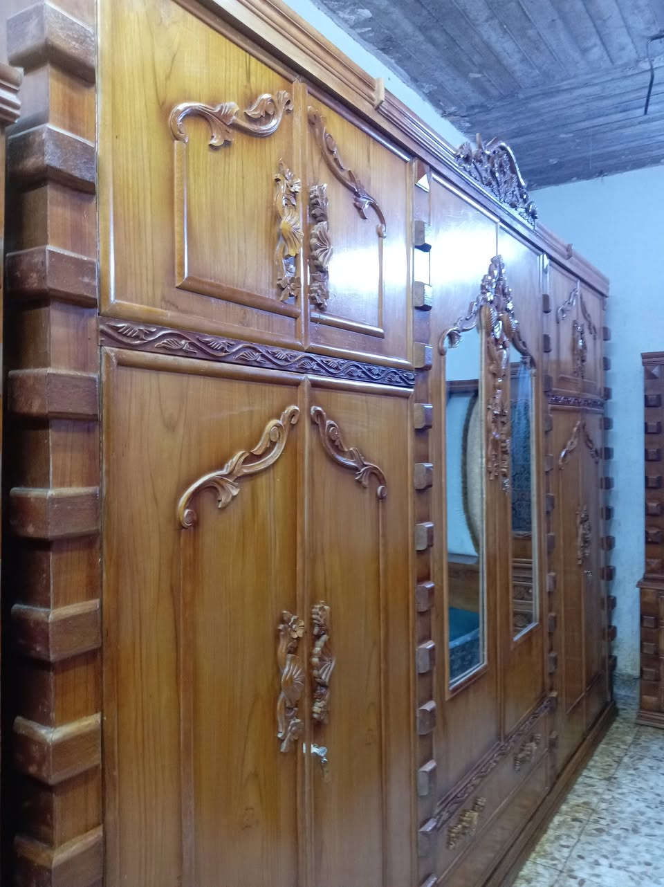 مكلف بلنشر غرفه تسكام نجاره مسرح ام الطابوكه تكمه زان مصري اخت الجديده مليون ونص وبيه مجال مكانه حله للاستفسار الاتصال بلرقم ***********

