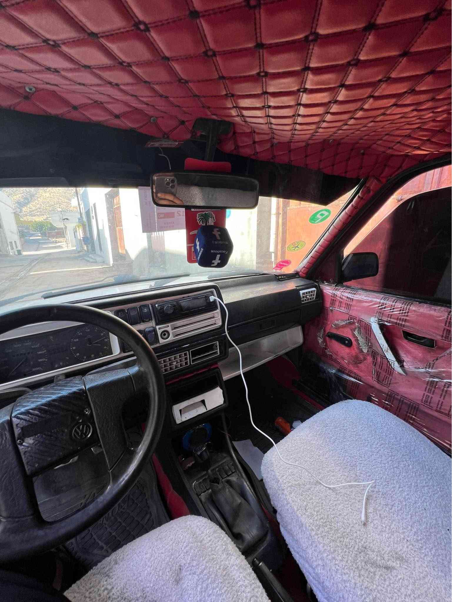 Golf 1992 مەکینە جیتە ٥ گئر 
گیر مەکینە بەشەرت کامل مەسرەف کرایە کارابای بەشەرت تاخم پئش هەمو بەشەرت واجیهەو پاکانەی مروری لەگەلە بی مشکیلە یەک دینار مەسرەفی تیدانیە سەیارەکە زۆر جوانە ١٢ وەرەقە *********** واتساپ أربيل, العراق

نص مكتوب في الصور:
- ERBIL Iraq