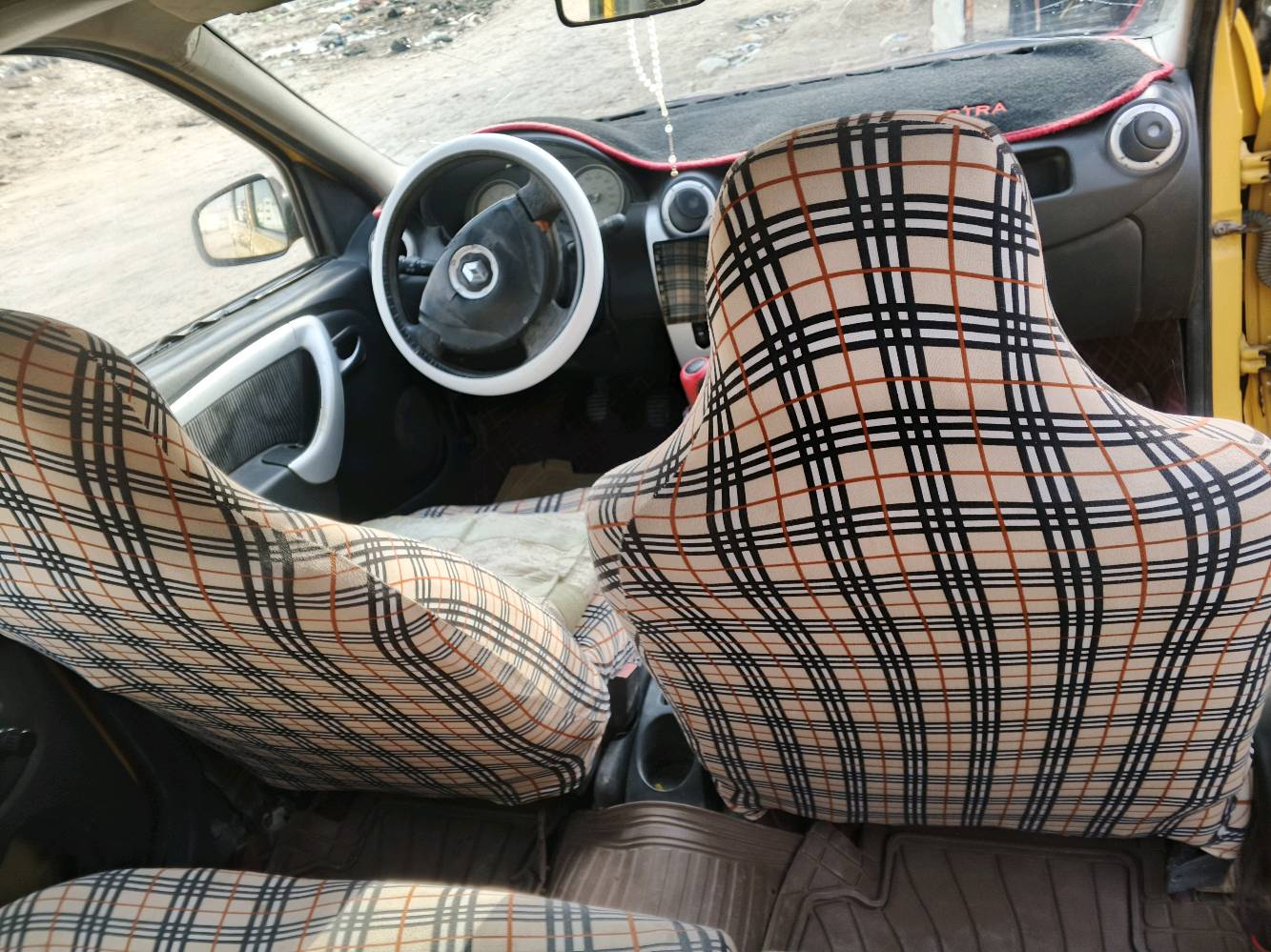 سلام عليكم رينو 7راكب  مكينه وكير نضيفات تفاصيل خاص رقم ***********