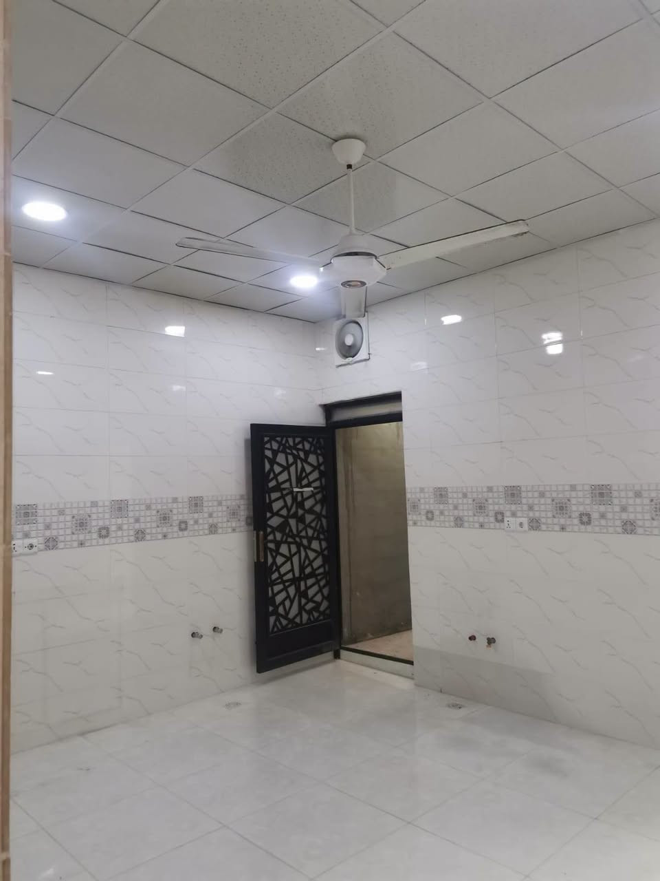 طابق ونصف • ١٠٠م • حي المعلمين