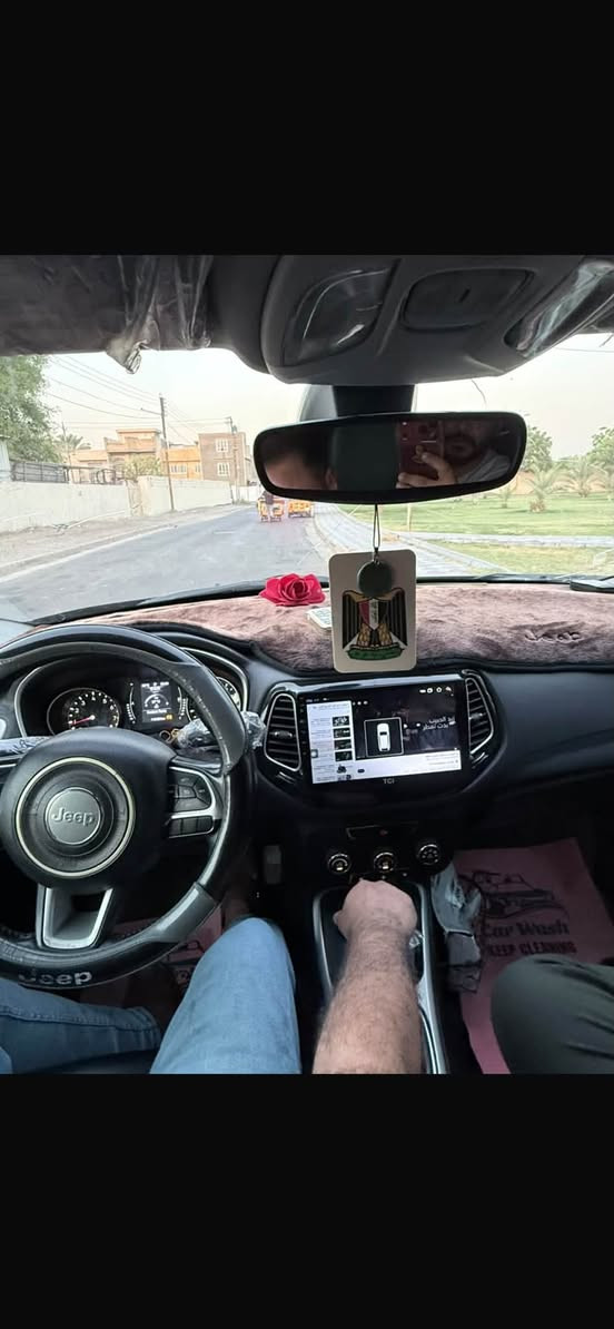 السلام عليكم جيب كومباس موديل ٢٠١٩وارد امريكي حادثه بس البنيد وماوك وياهه الجاملغات الماميه بدون اي داخل سياره فول خير من الله السياره حداديه صدر تبريد كلا جاهز مكاني بغداد حي الجهاد *********** السعر ٩٥ وبيه مجال بسيط
